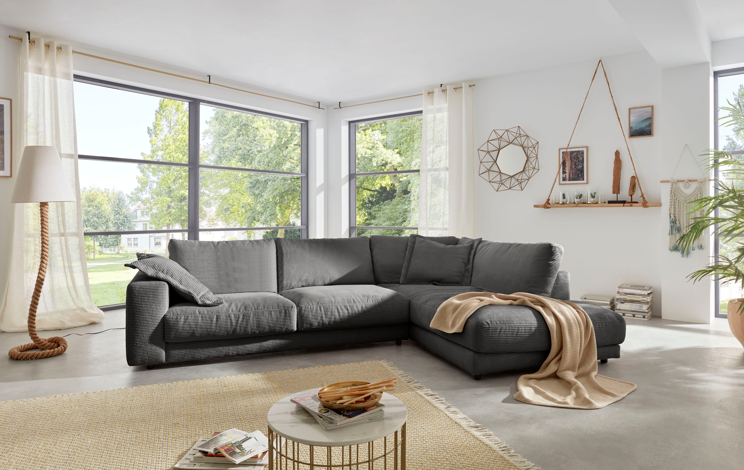 Places of Style Ecksofa »Enisa XXL B/T/H: 325/224/85 cm L-Form«, Kuschelig, gemütlich, in 5 Farben, Bezug in Cord, mit 2 Zierkissen