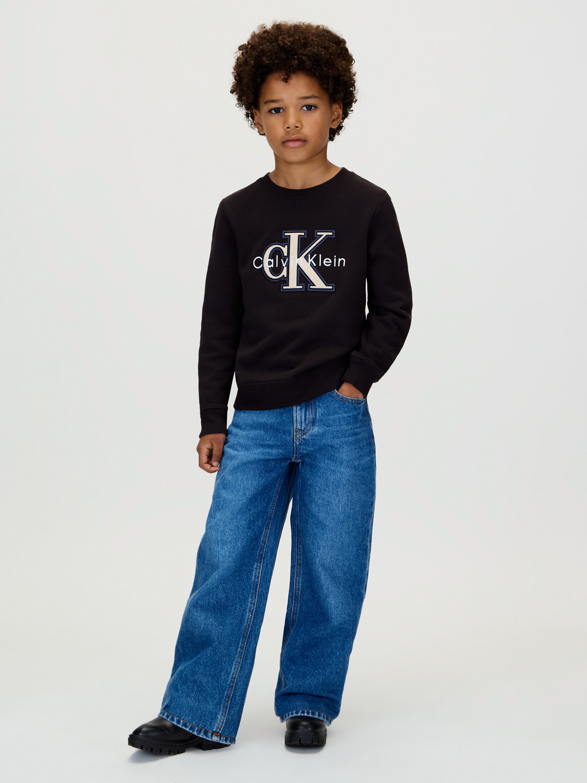 Calvin Klein Jeans Sweatshirt »FESTIVE MONO SWEATSHIRT«, für Kinder bis 16 Jahre, Applikation