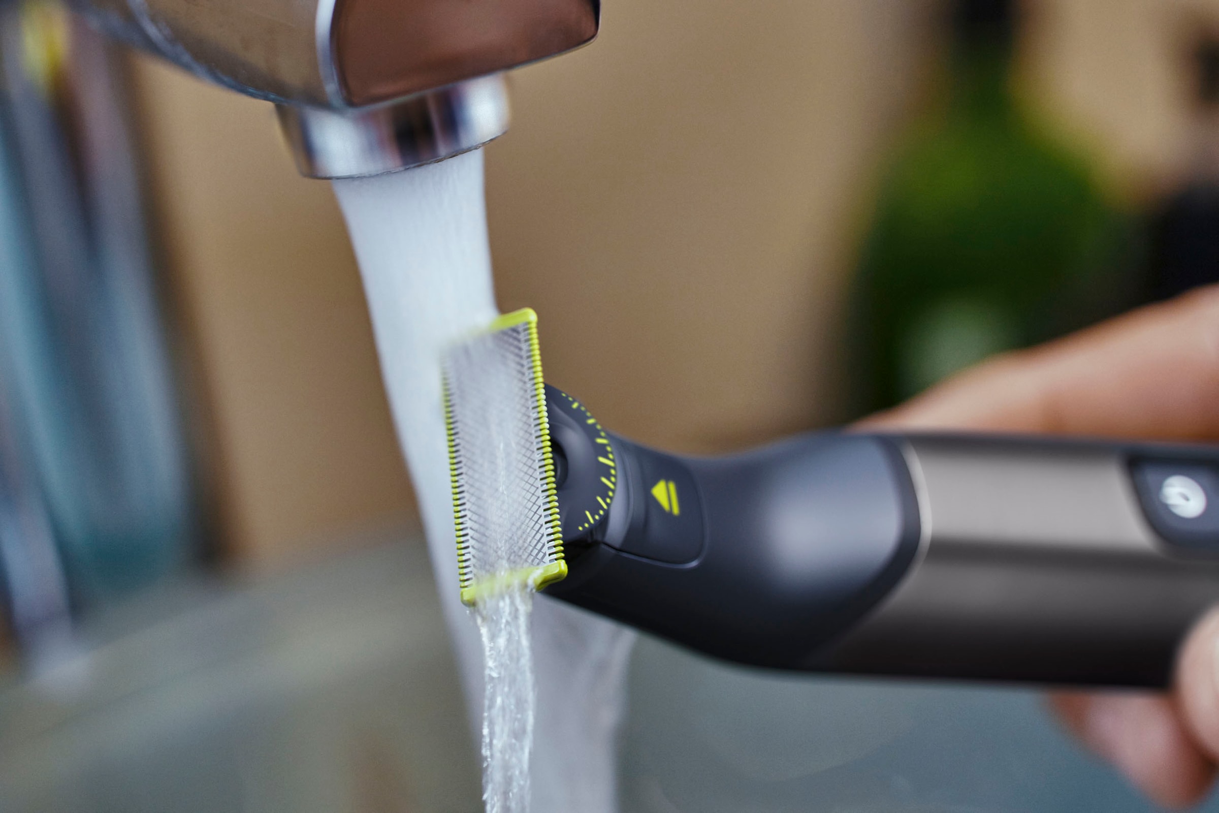 Philips Elektrorasierer »OneBlade Pro QP6551/30«, 3 St. Aufsätze, 360-Grad-Klinge, 14 Längeneinstellungen, inkl. Aufbewahrungstasche