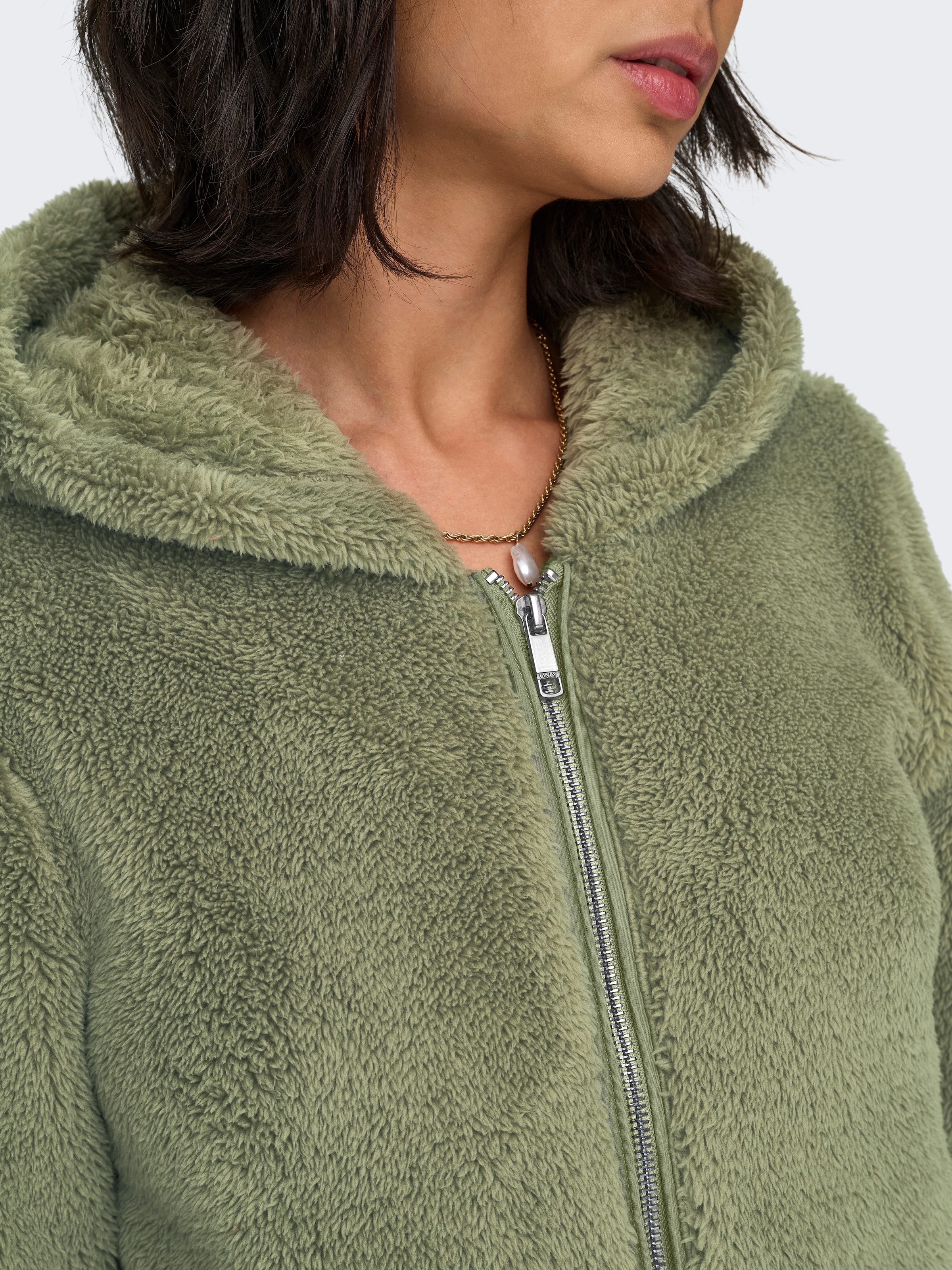 ONLY Kapuzenplüschjacke »ONLNEWANNA CONTACT SHERPA JKT OTW NOOS«, mit Kapuze