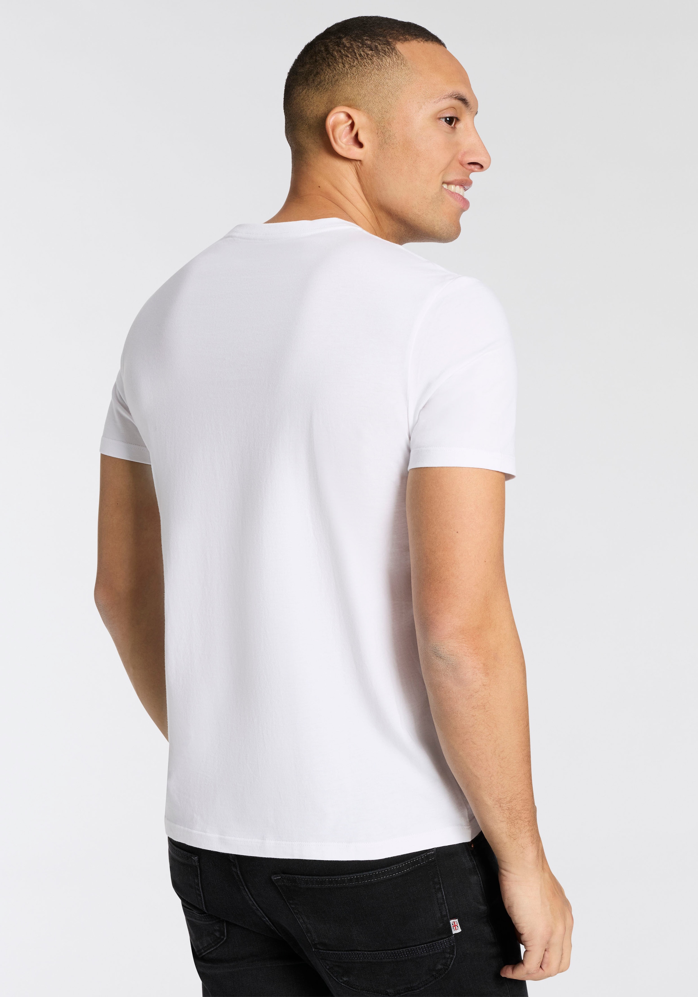 Calvin Klein T-Shirt Regular fit, mit Rundhalsausschnitt