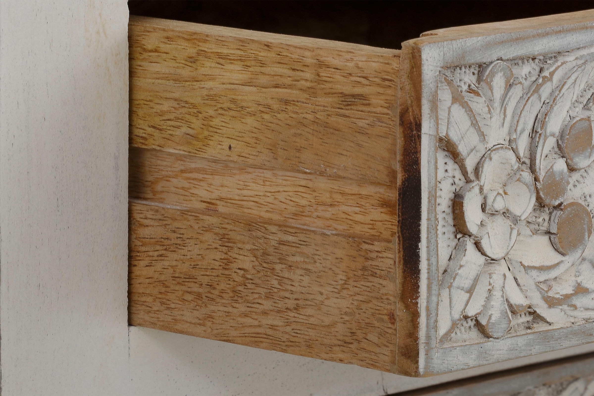 Home affaire Sideboard »Rajat«, Kommode aus Mangoholz mit Türfrontfräsungen, Breite 140 cm
