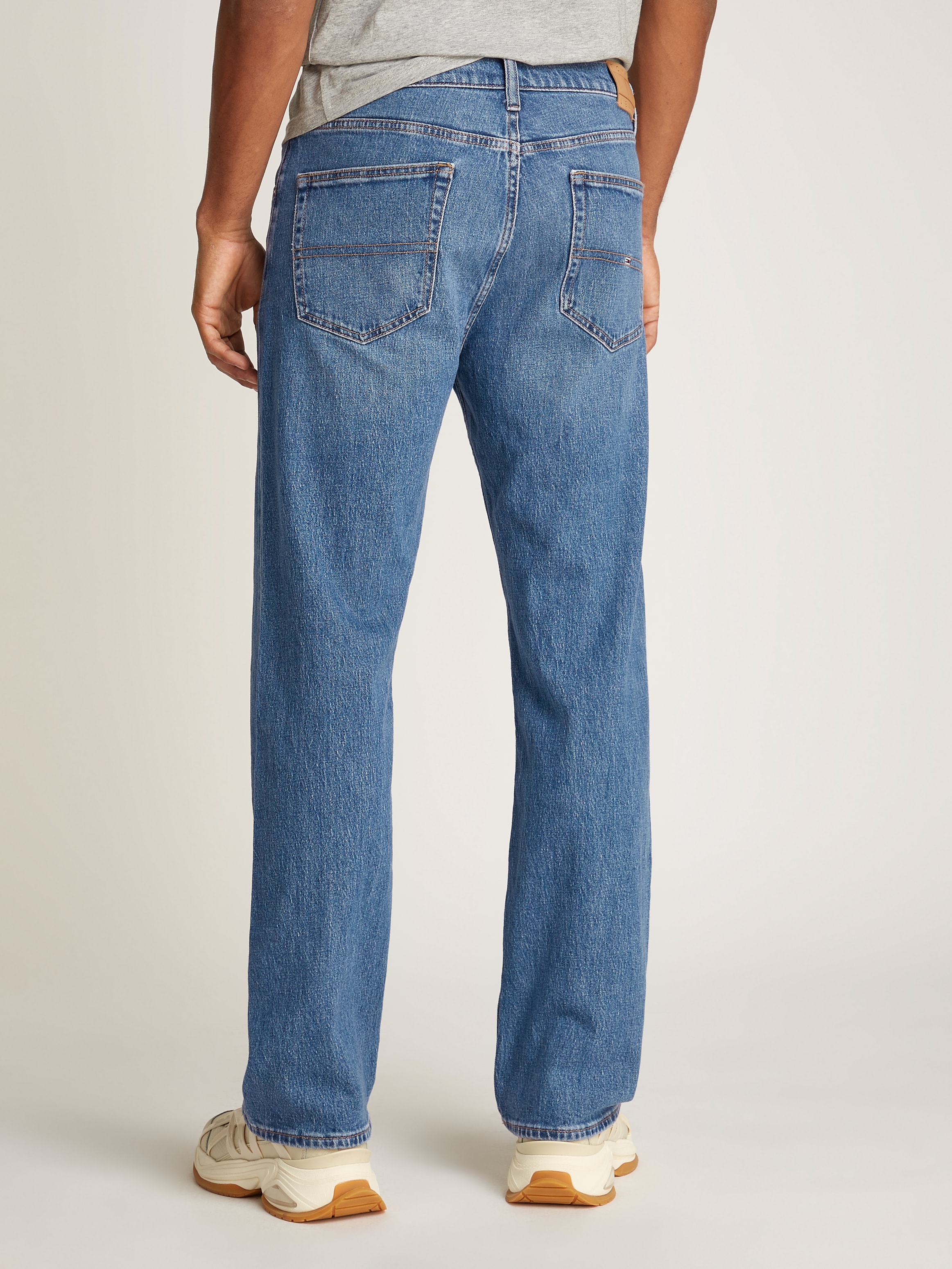 Tommy Jeans Straight-Jeans »Otis Regular Straight«, im modischen Schnitt