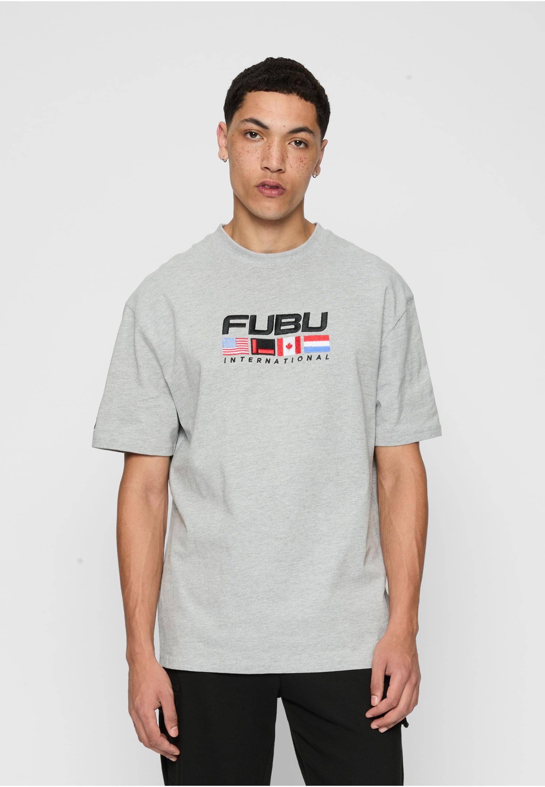 Fubu T-Shirt »Fubu FBMQ12121GRY1 Fubu Corporate Intnl T-Shirt« 1 Stk.