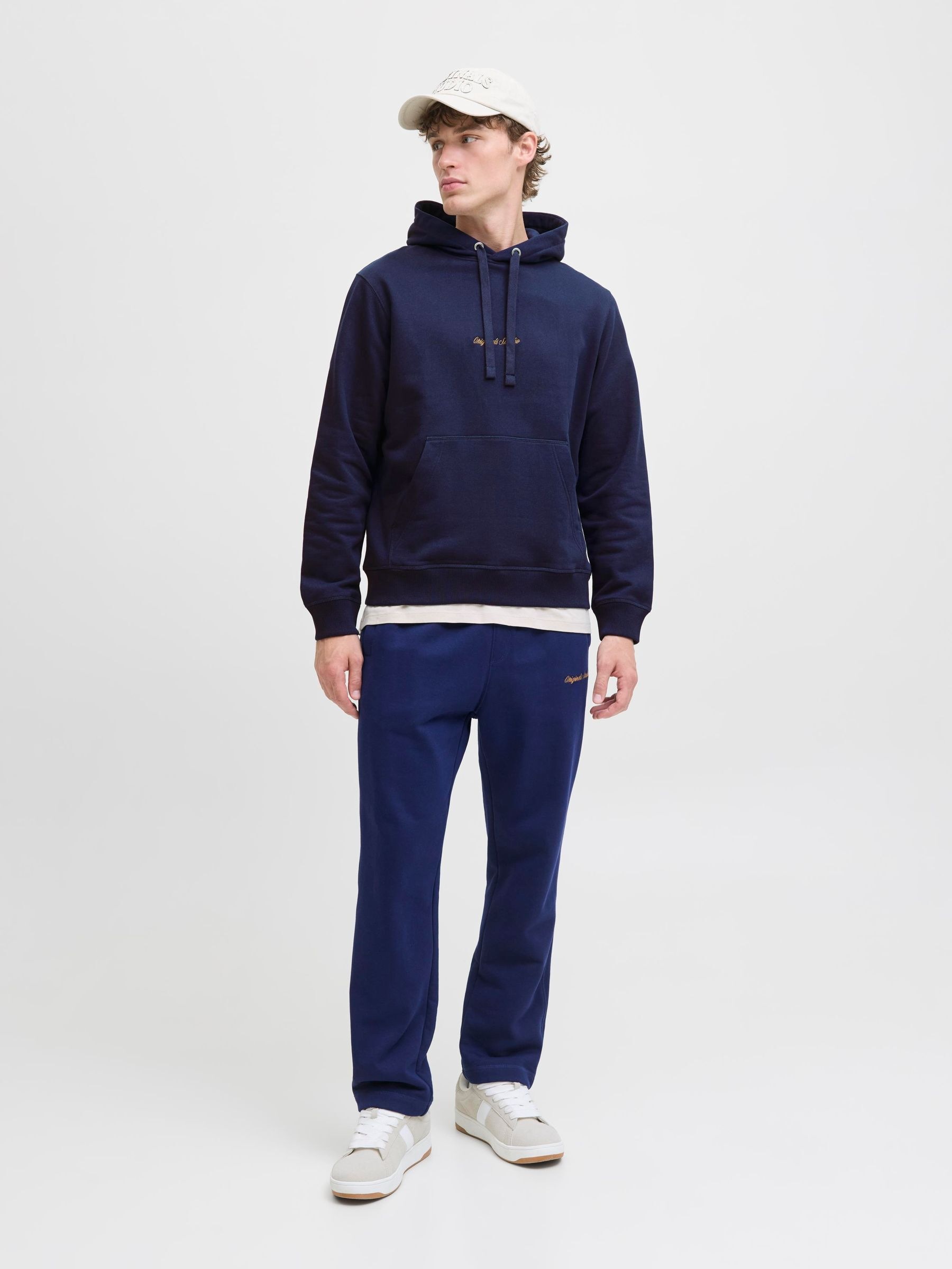 Jack & Jones Kapuzensweatshirt »JORNORREBRO EMB SWEAT HOOD NOOS«, mit Logo Print

