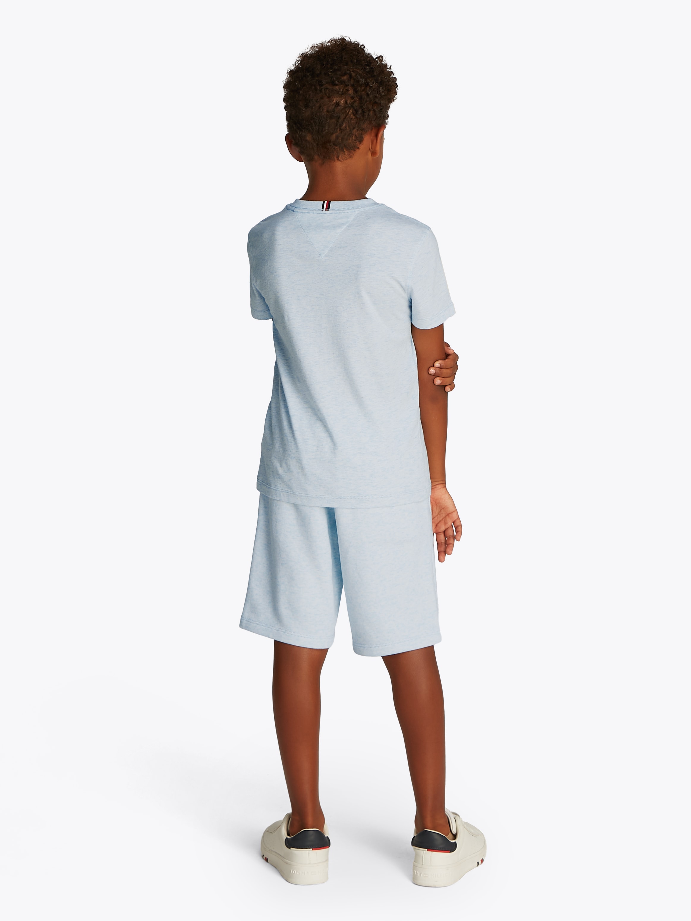 Tommy Hilfiger T-Shirt »ESSENTIAL COTTON TEE S/S«, mit Logostickerei