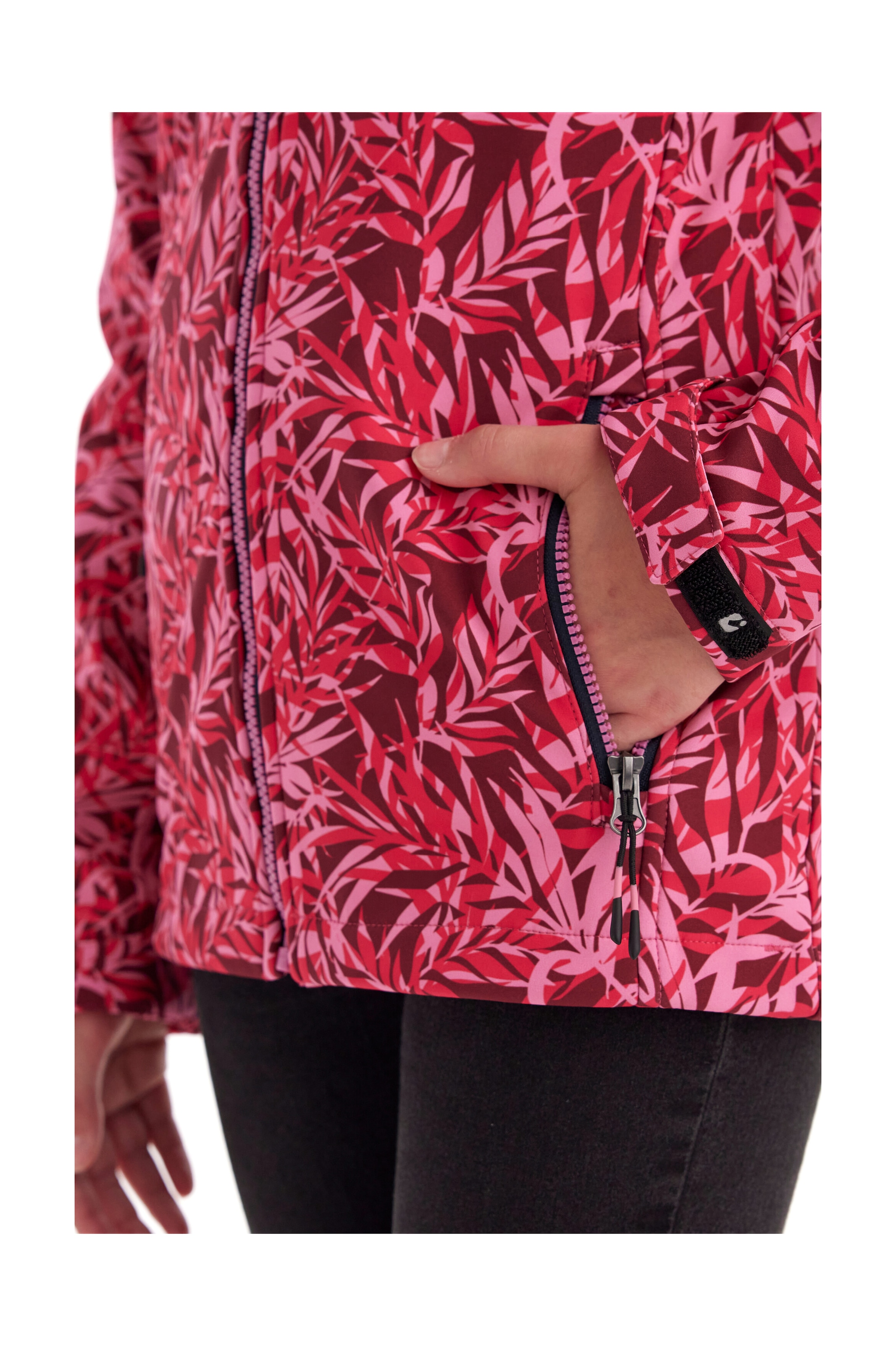 Killtec Softshelljacke »Mädchen Softshelljacke Print«, Wasserdicht, windabweisend, atmungsaktiv, modischer Print, PFAS-frei