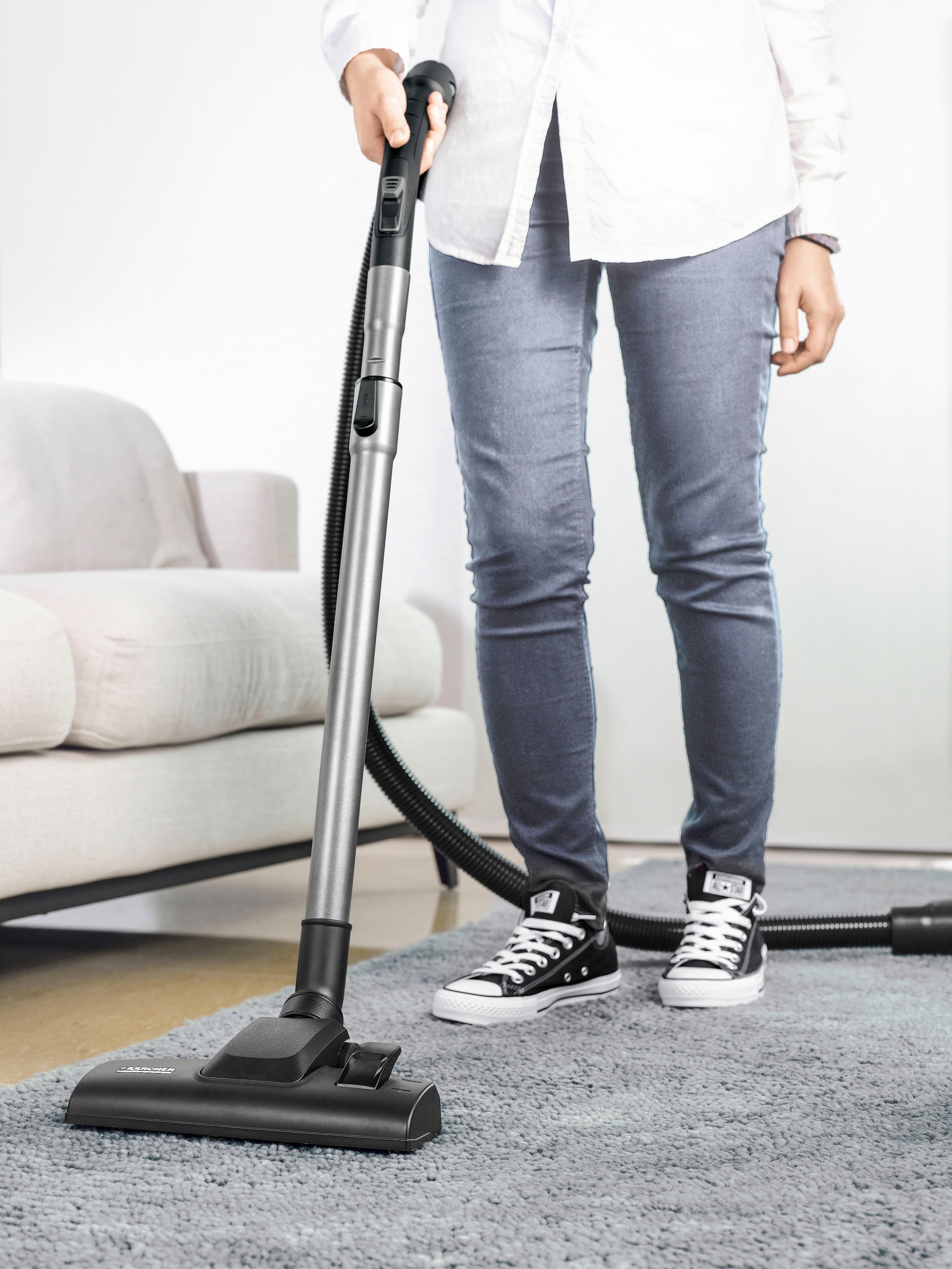 KÄRCHER Bodenstaubsauger »VC 2«, 700 W, mit Beutel, mit Beutel, Bodenstaubsauger mit Komfortausstattung, Hygienefilter