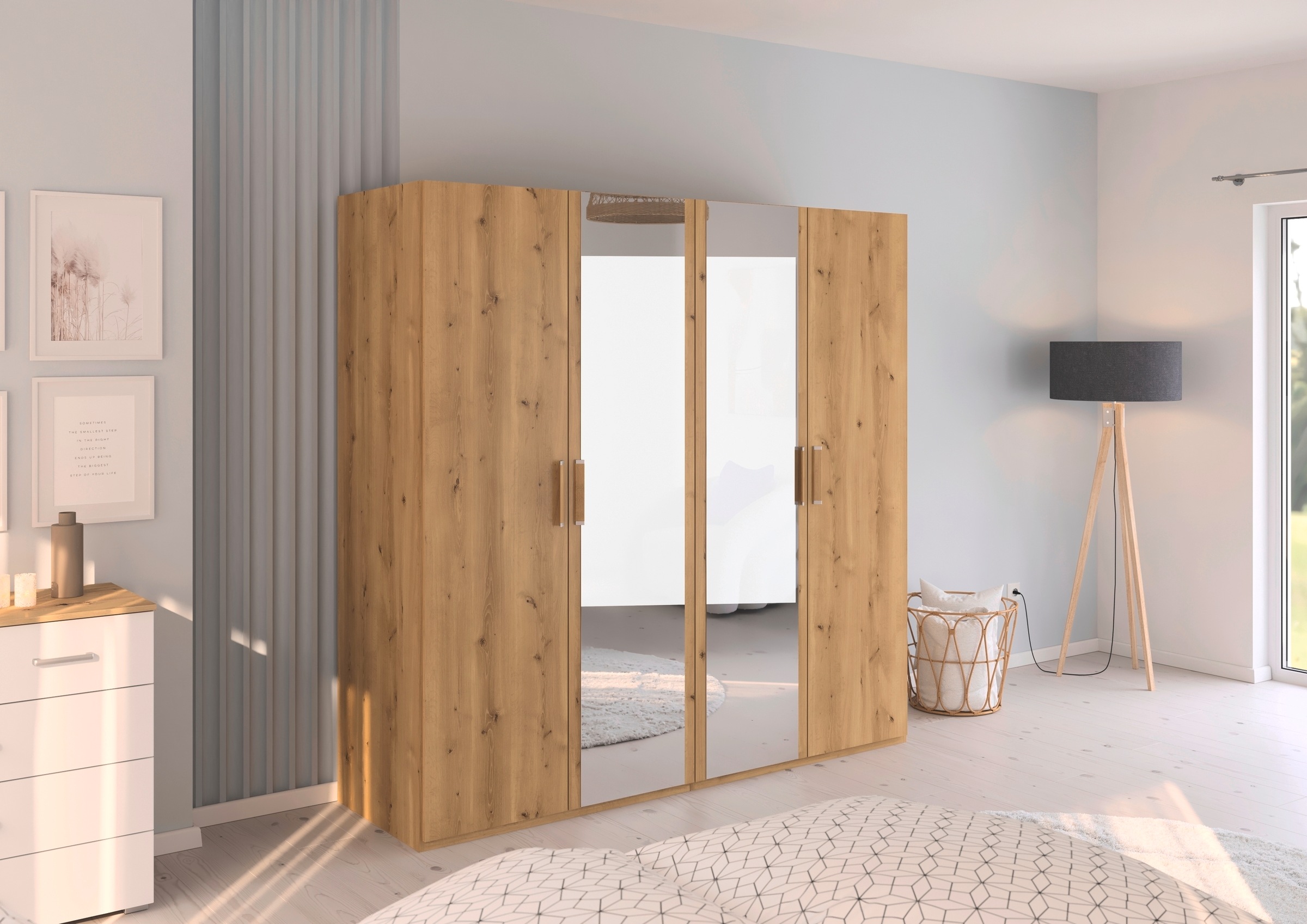 rauch Drehtürenschrank »Kleiderschrank Schrank Garderobe Schlafzimmerschrank EVELYN«, (in 2 Höhen 197 oder 210 cm erhältlich), in elegantem Stil, viel Stauraum 3 Breiten und 2 Höhen MADE IN GERMANY