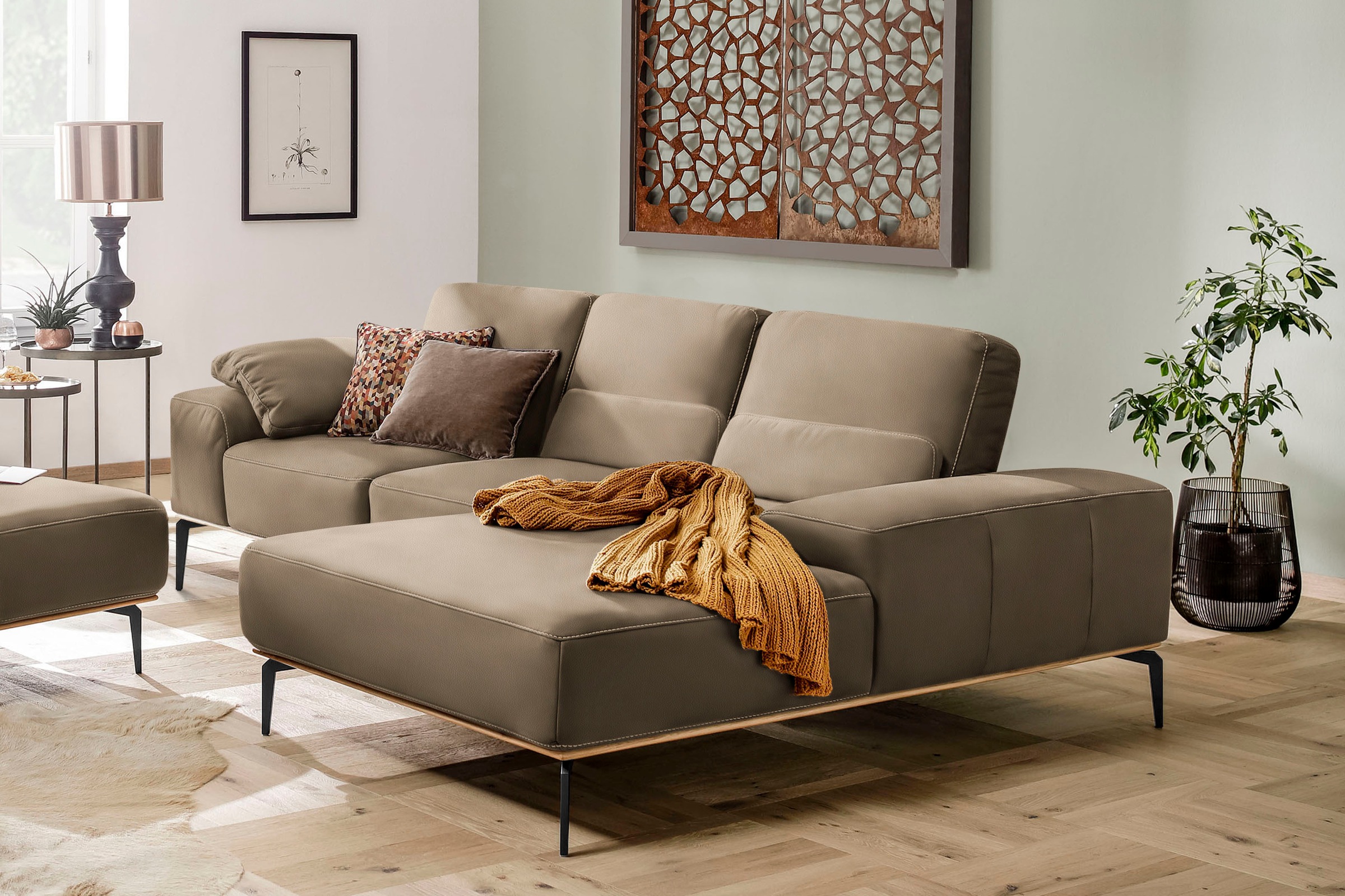 W.SCHILLIG Ecksofa »run, Designsofa mit tollem Sitzkomfort, bequem, L-Form«, mit Holzsockel, Füße in Schwarz pulverbeschichtet, Breite 279 cm