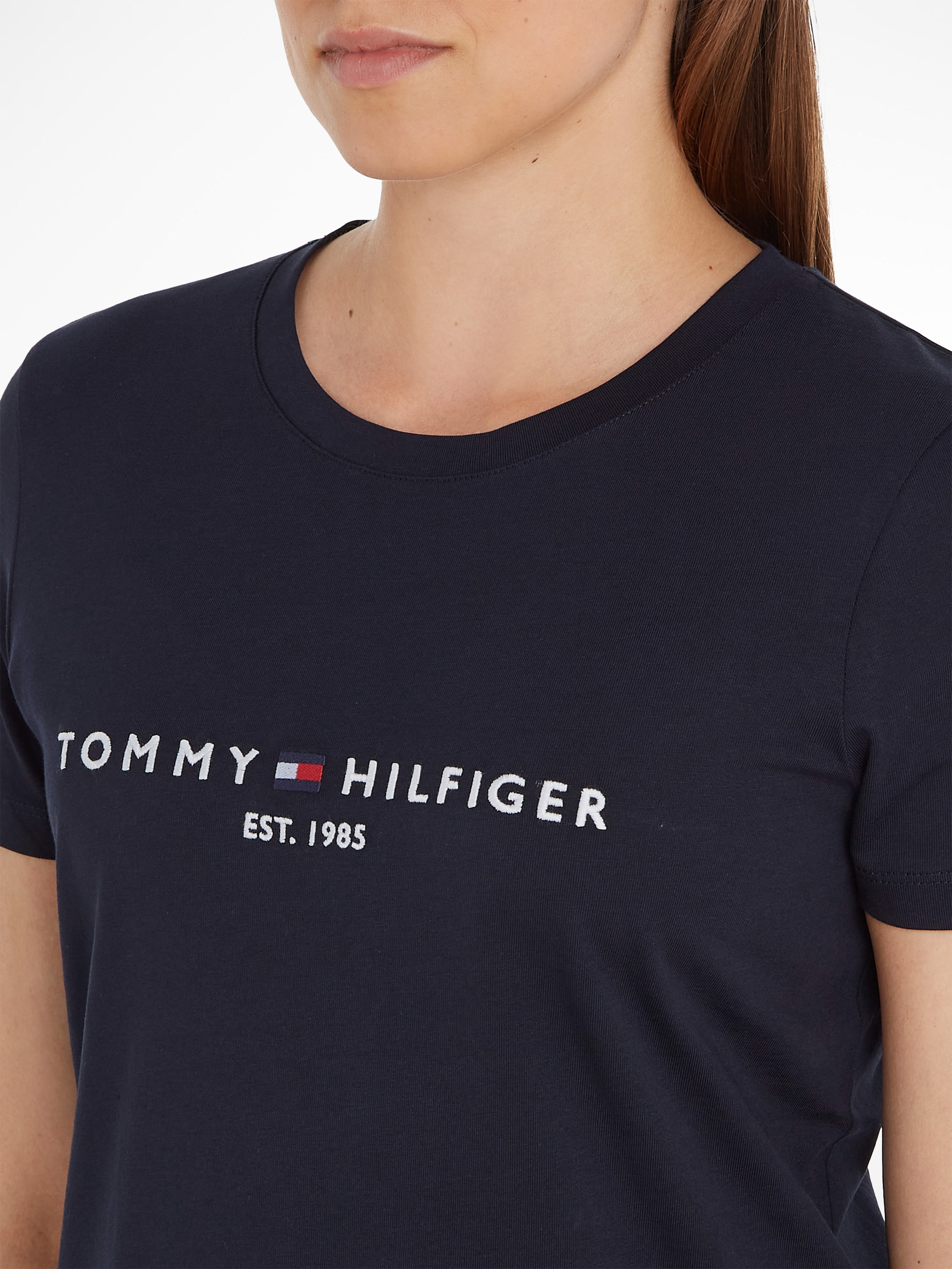 Tommy Hilfiger Rundhalsshirt »HERITAGE HILFIGER C-NK REG TEE«, mit gesticktem Tommy Hilfiger Linear Logo-Schriftzug