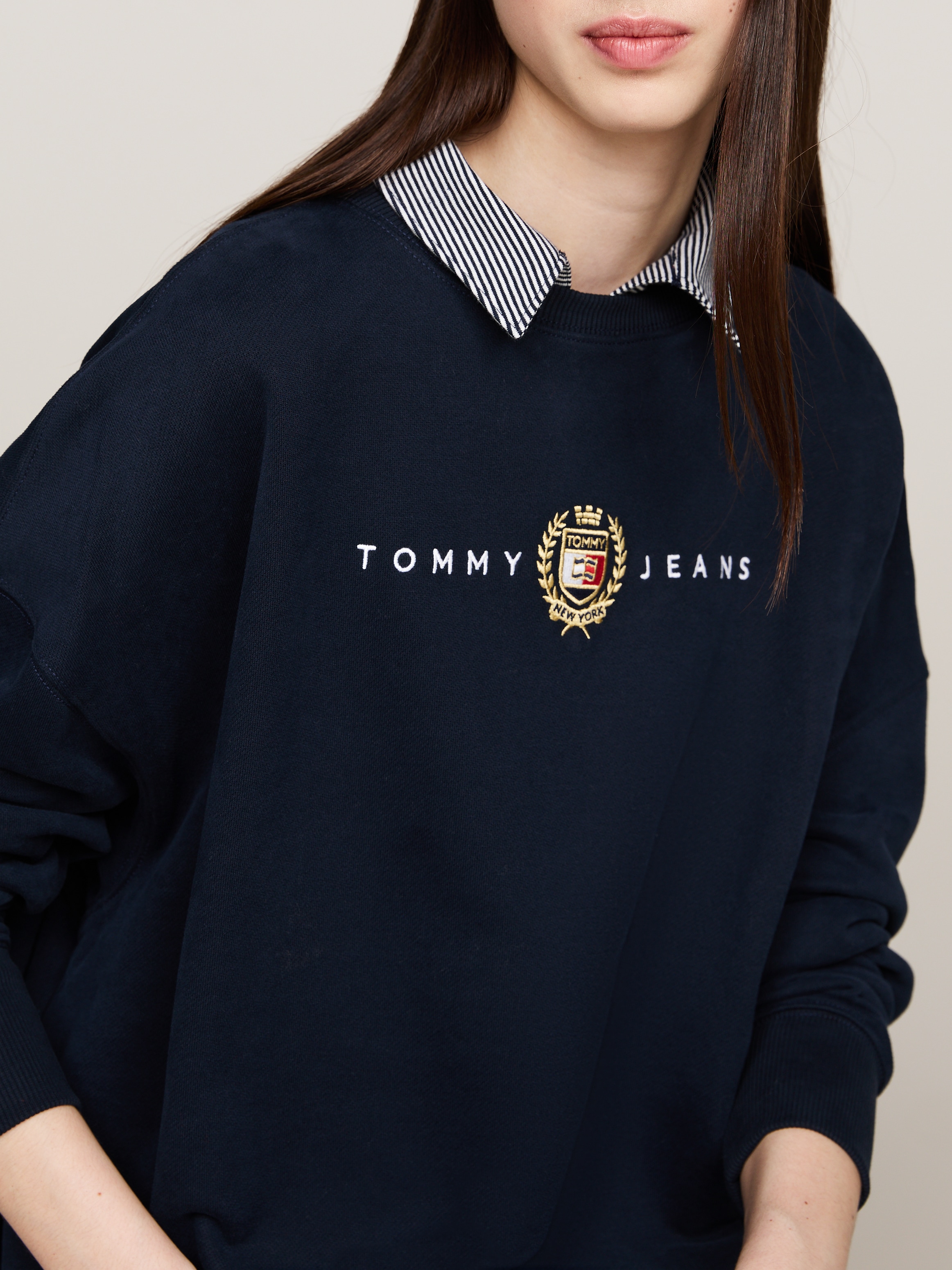 Tommy Jeans Curve Jerseykleid »TJW CREST LINEAR CREW DRESS EXT«, in Großen Größen, Linear Logoschriftzug