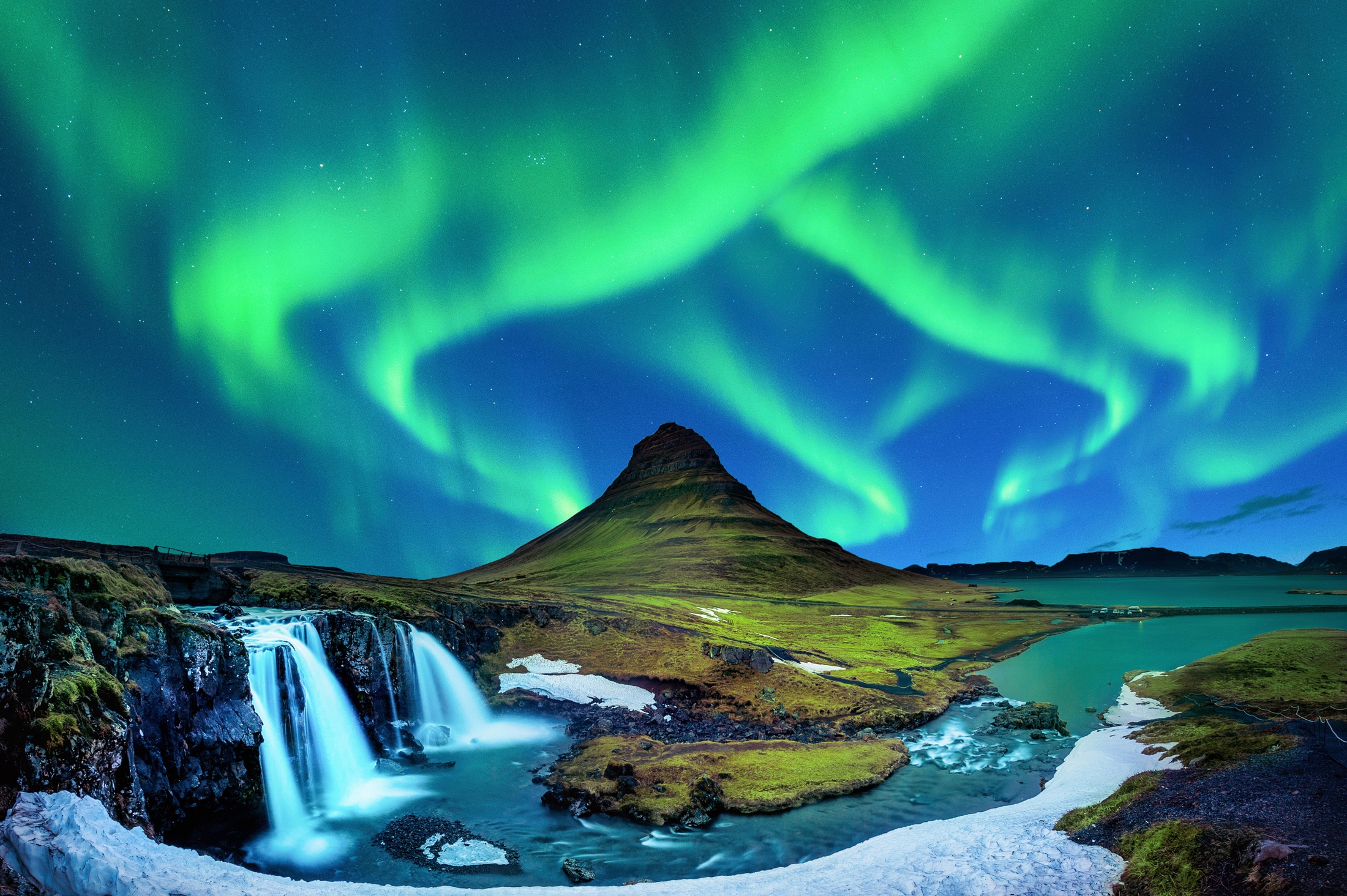 Papermoon Fototapete »KIRKJUFELL-NORDLICHT ISLAND GEBIRGE WASSERFALL FLUSS« günstig online kaufen