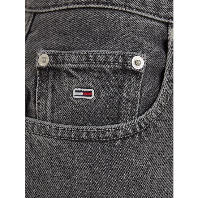 Tommy Jeans Mom-Jeans »MOM JEAN UHR TPR CG5136«, mit Logobadge und  Labelflags online bestellen