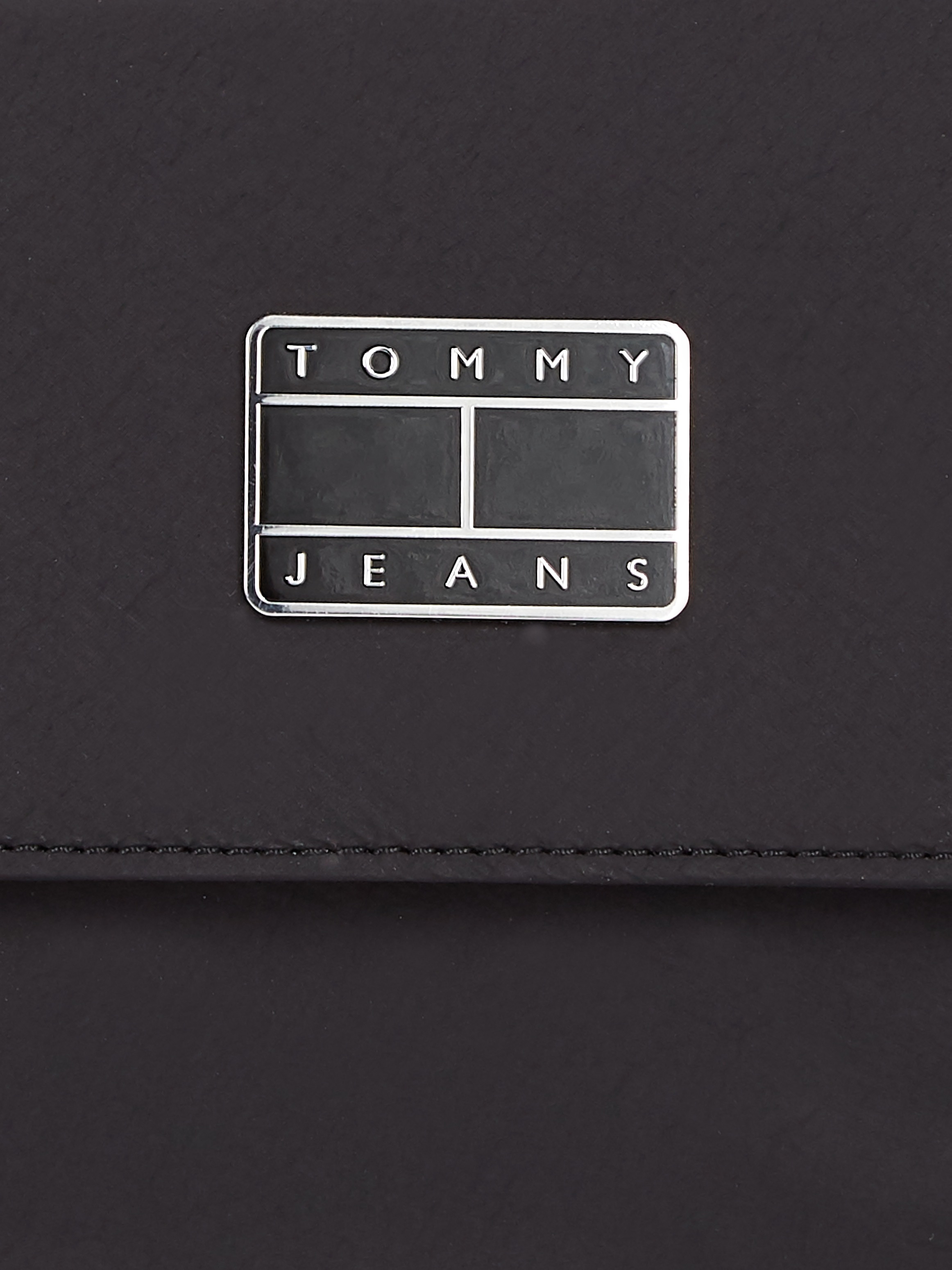 Tommy Jeans Umhängetasche »TJW CASUAL FLAP CROSSOVER«, im kleinen Format