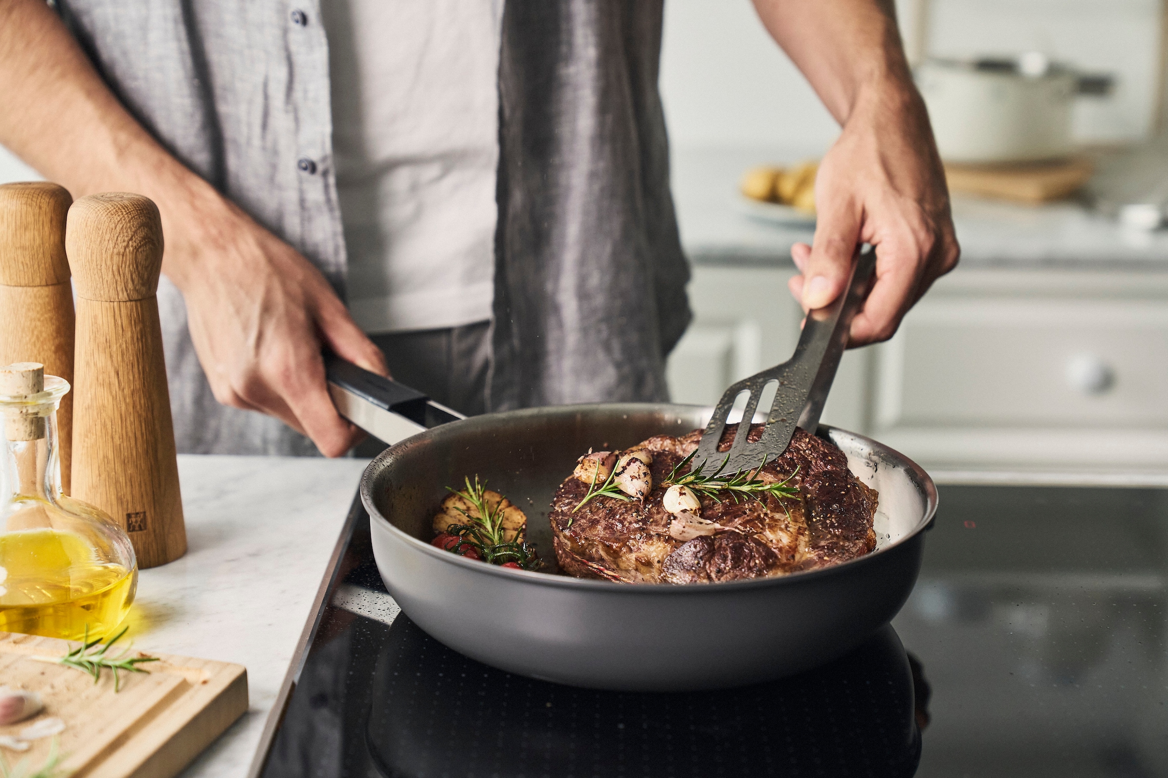 Zwilling Bratpfanne »Pure«, Edelstahl 18/10, (1 tlg.), Keramikbeschichtung, Stay-Cool Griffe, Edelstahl