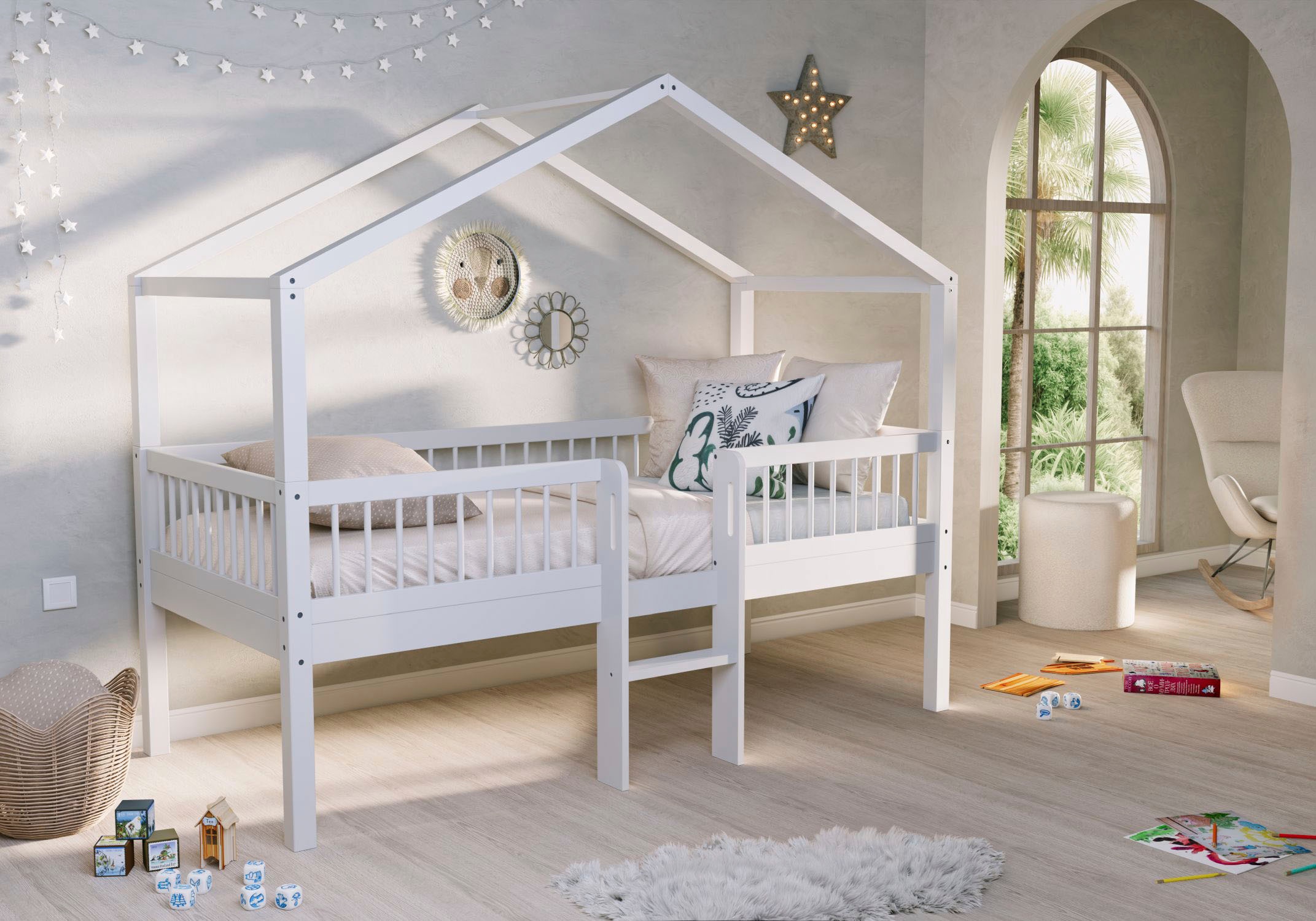 Vipack Hausbett »Forrest ist ein hochwertiges Massivholz Haus Bett "Made in Europe"« inkl. Rolllattenrost, Dachaufbau, Absturzschutz und Leiter,  wahlweise aus massiver Eiche geölt oder Buche massiv weiß lackiert