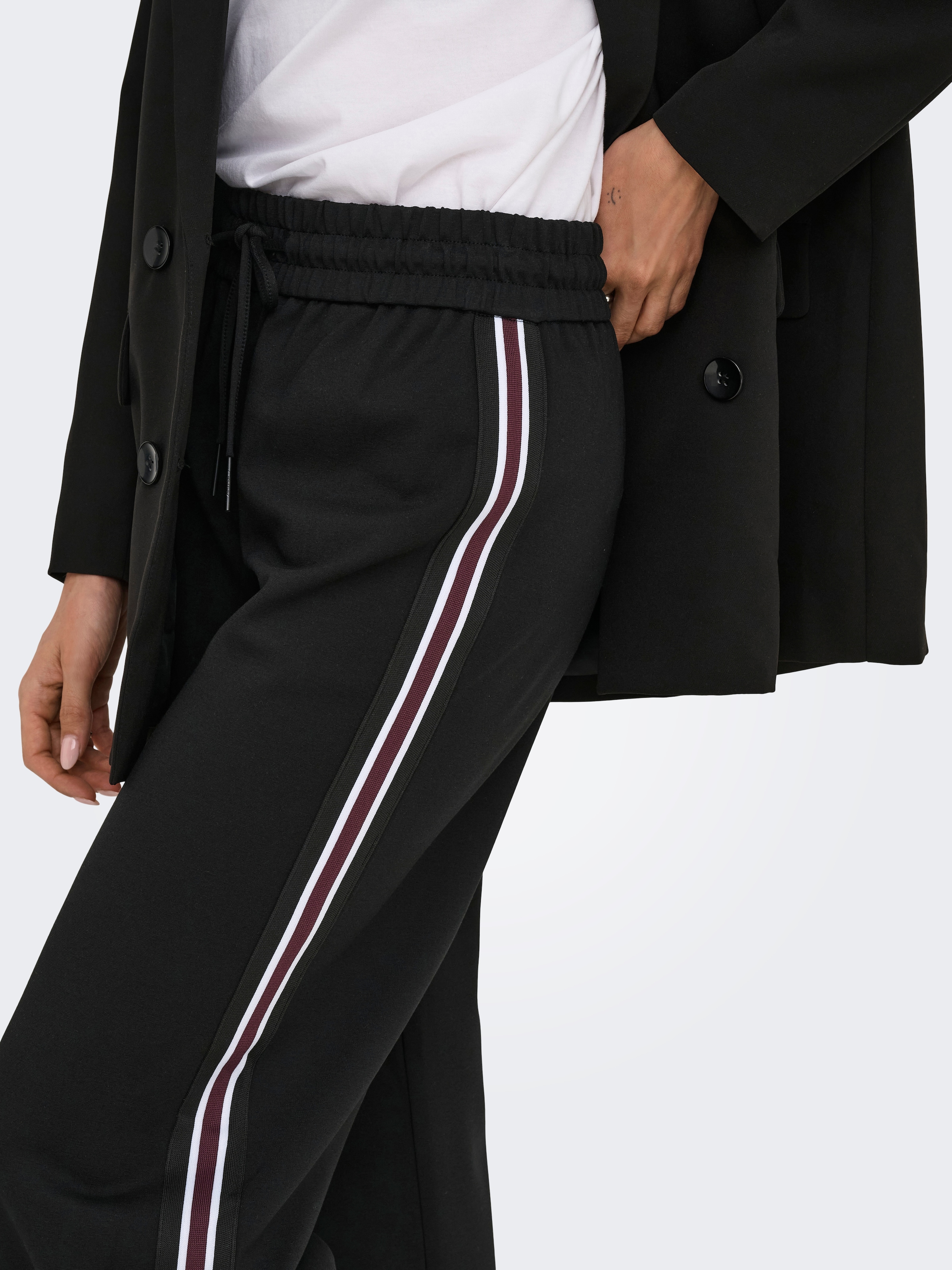 ONLY Jogger Pants »ONLPOPTRASH-TADIA MW X-WIDE TAPE PNT«, mit seitlichem Farbeinsatz