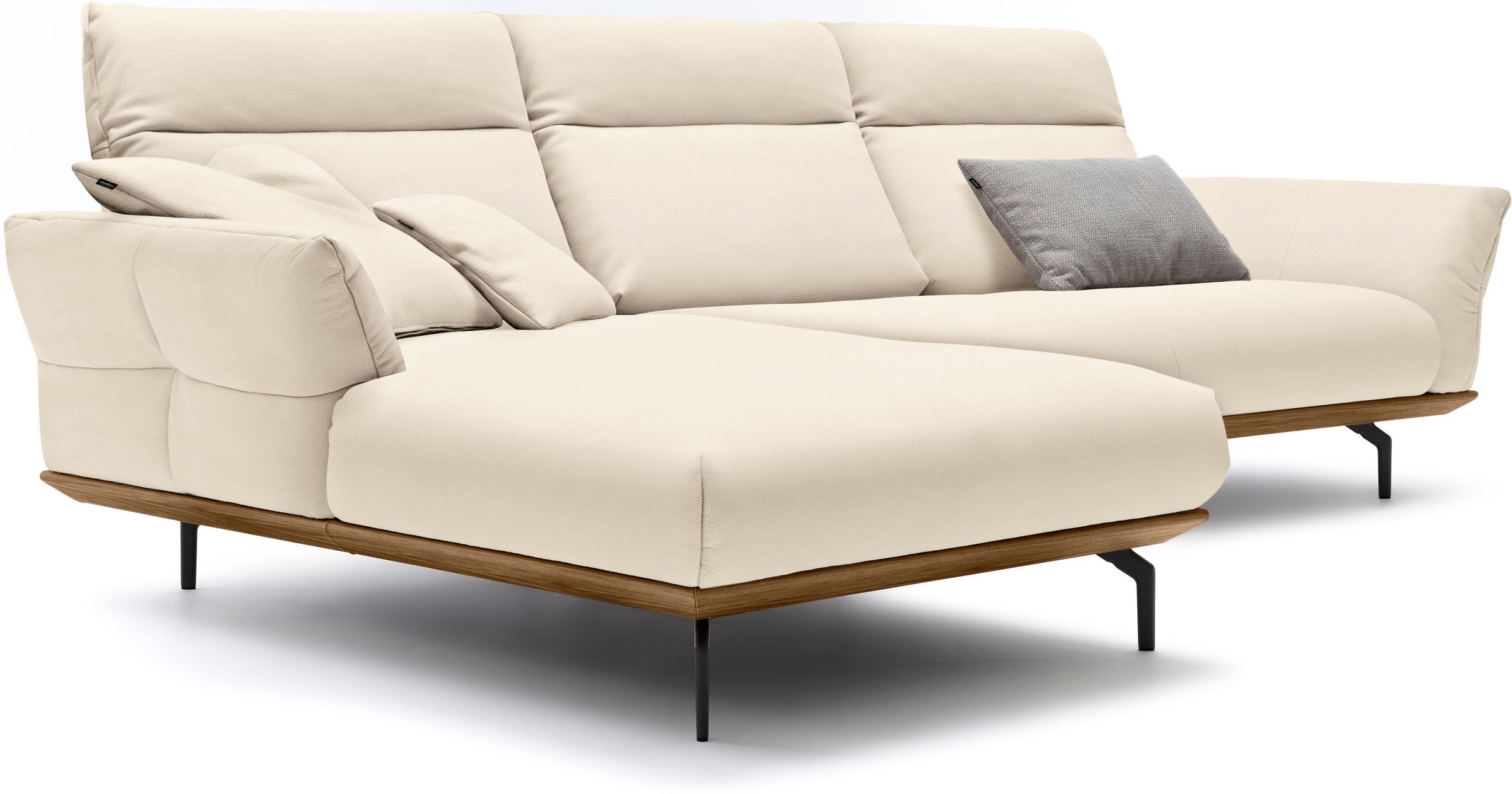 Creation BY ROLF BENZ Ecksofa »CR.460«, Sockel in Nussbaum, Winkelfüße in Umbragrau, Breite 318 cm