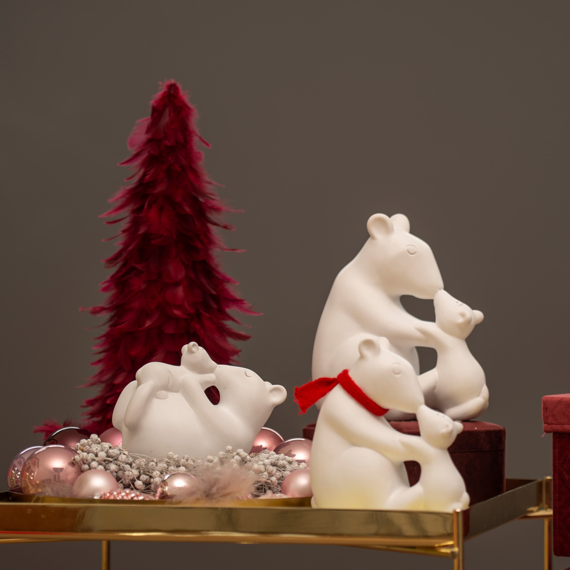 VALENTINO Wohnideen Tierfigur »Eisbär mit Kind und Schal«, (1 St.), liegend  auf Raten bestellen | Dekofiguren