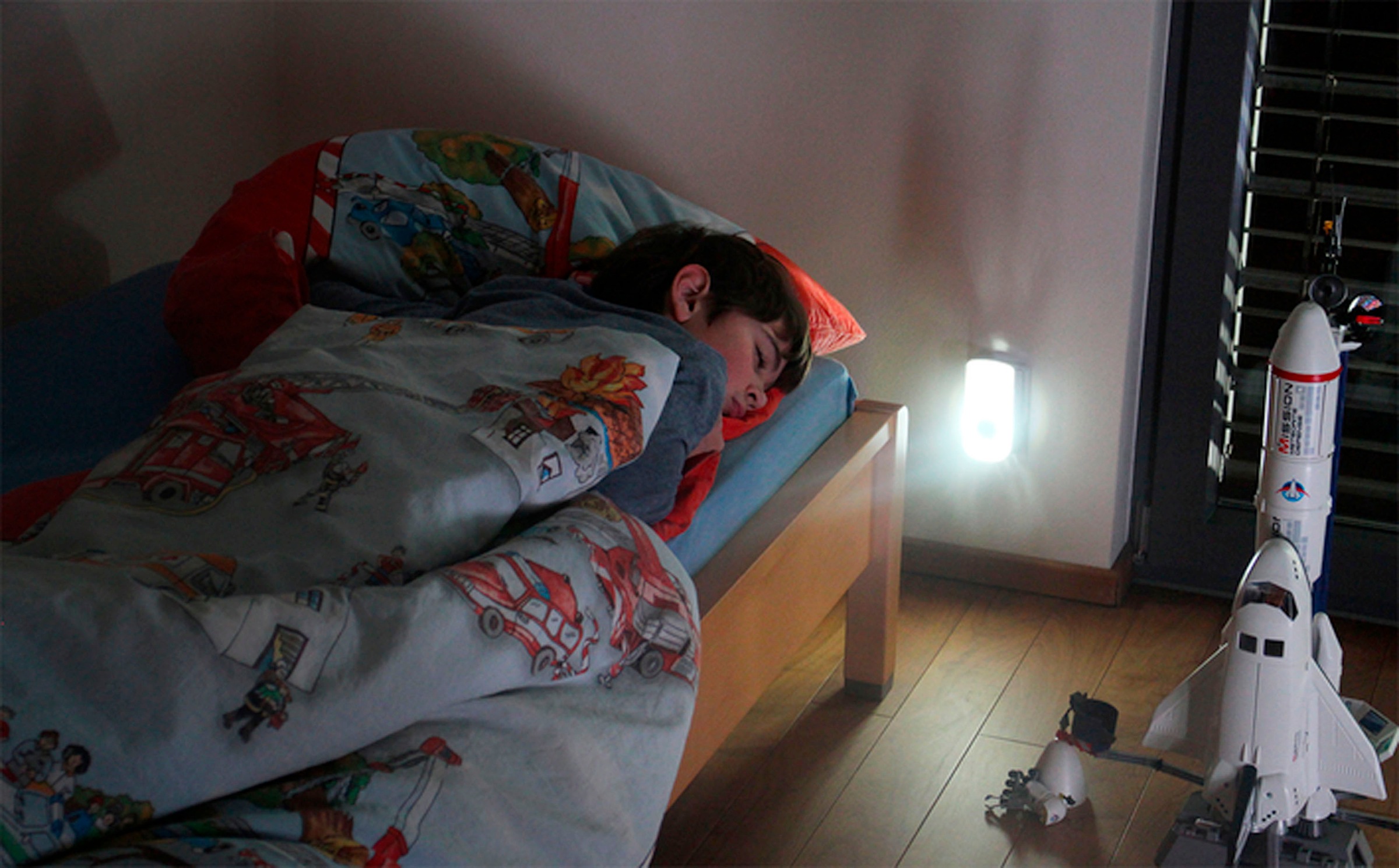 Brennenstuhl LED Nachtlicht, mit Infrarot Bewegungsmelder, inkl. abnehmbarer Taschenlampe