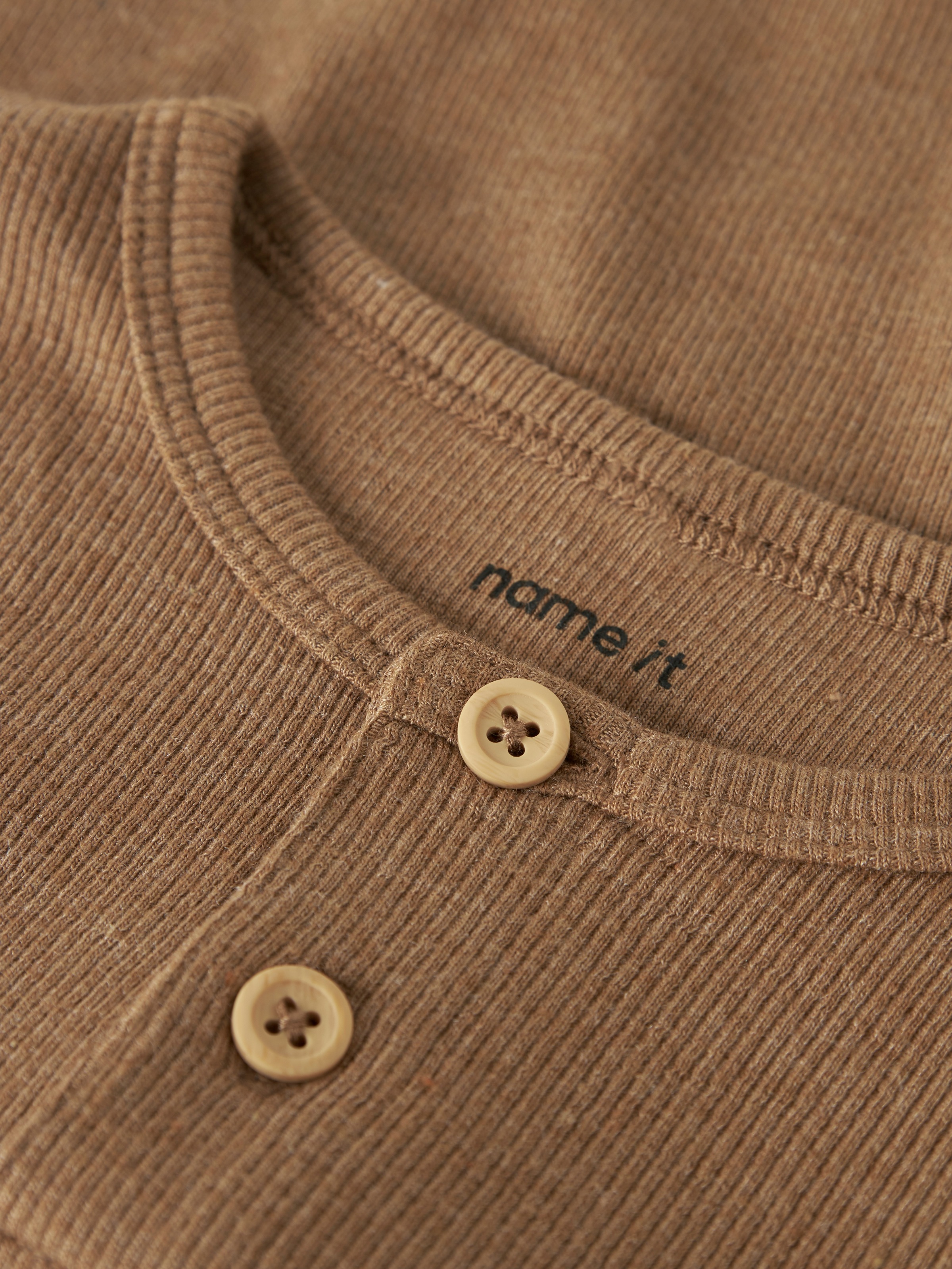 Name It Langarmshirt »NMMKAB LS TOP NOOS« Im Henley-Stil - mit kurzer Knopfleise, normal geschnitten