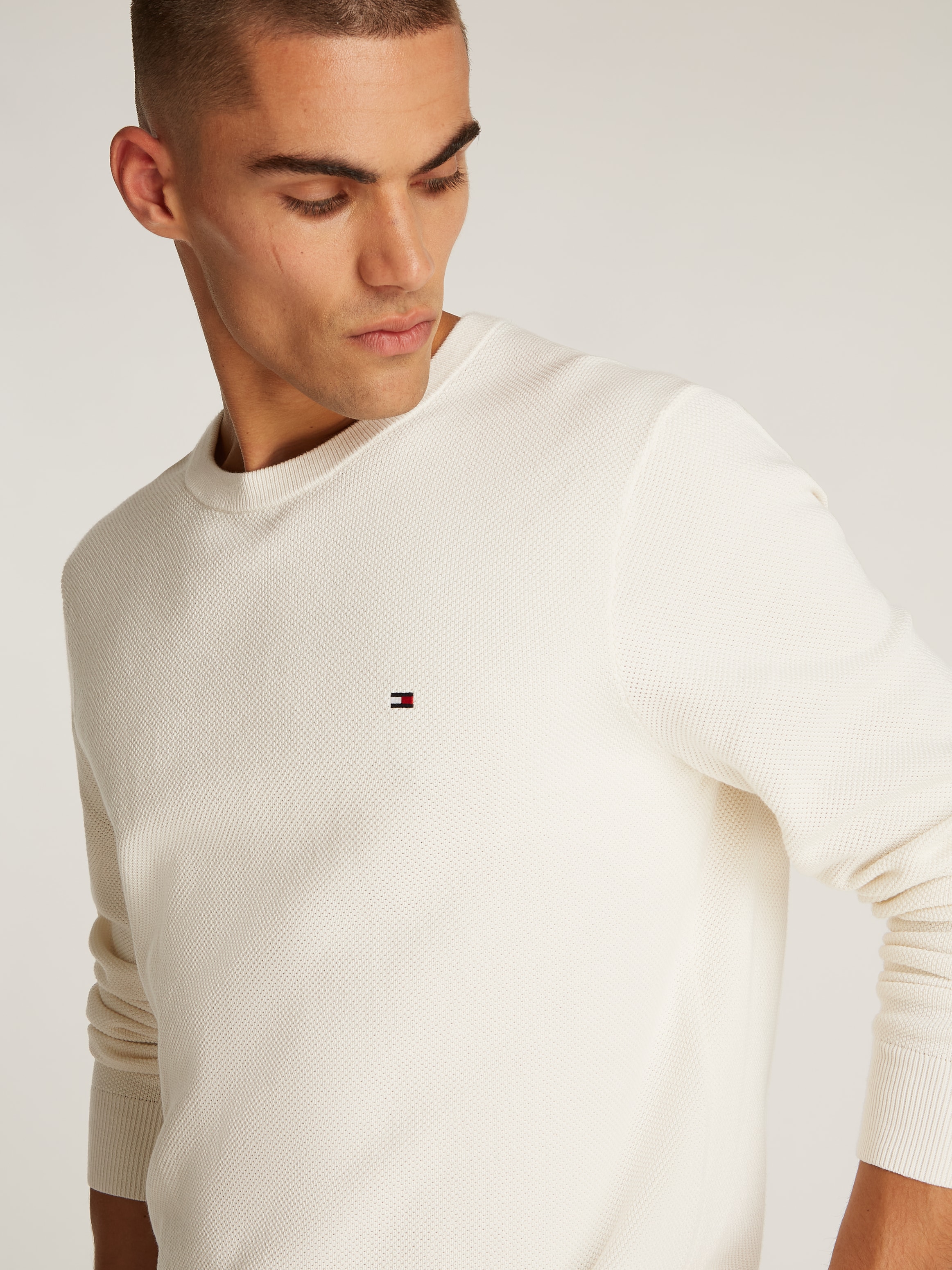 Tommy Hilfiger Rundhalspullover »ESSENTIAL STRUCTURE CREW NECK mit Struktur und Label«, unifarben, casual, regular fit, Baumwolle, Rundhals