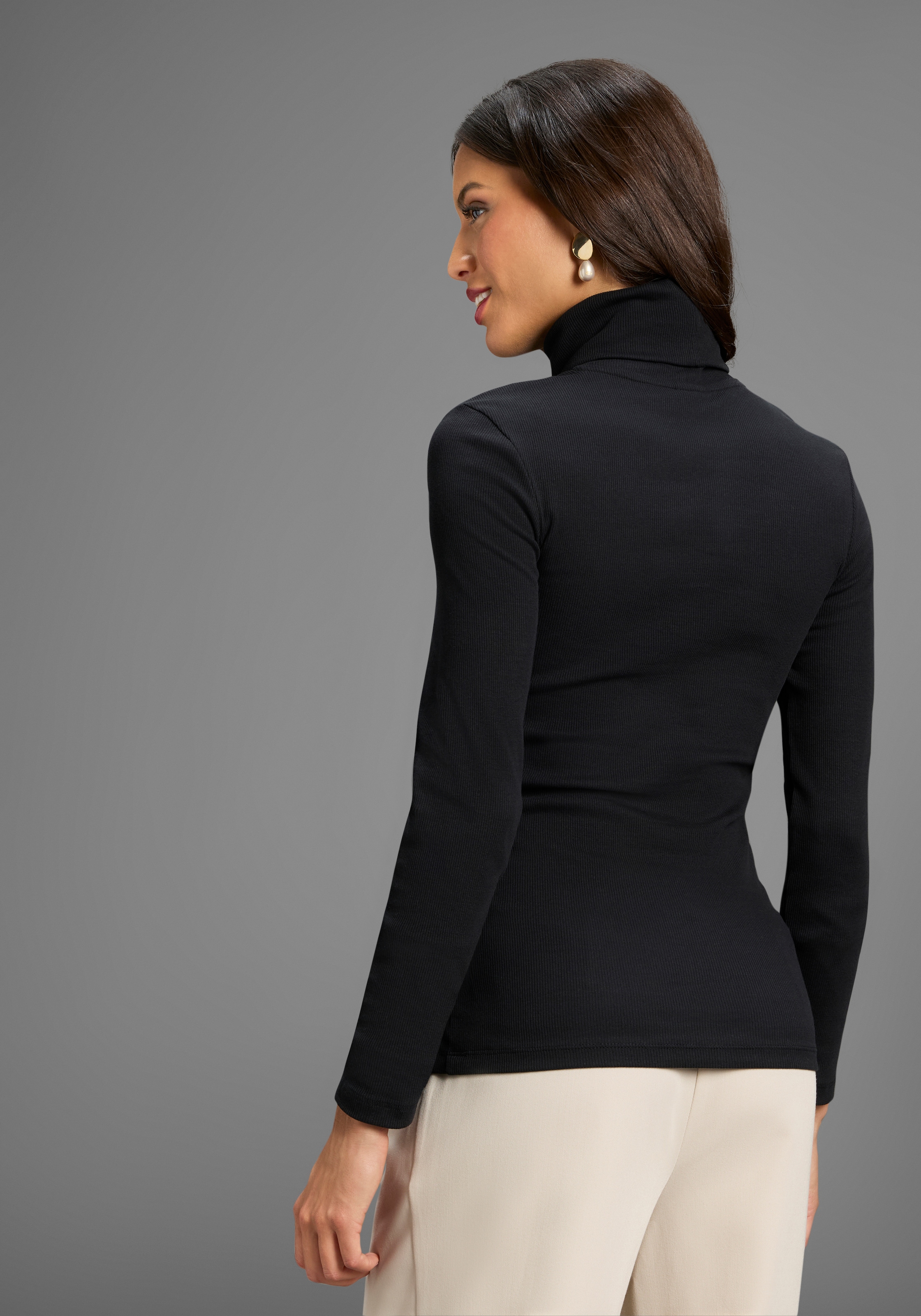 AJC Langarmshirt sehr figurbetont,  Rollkragen,  Basic-Stil