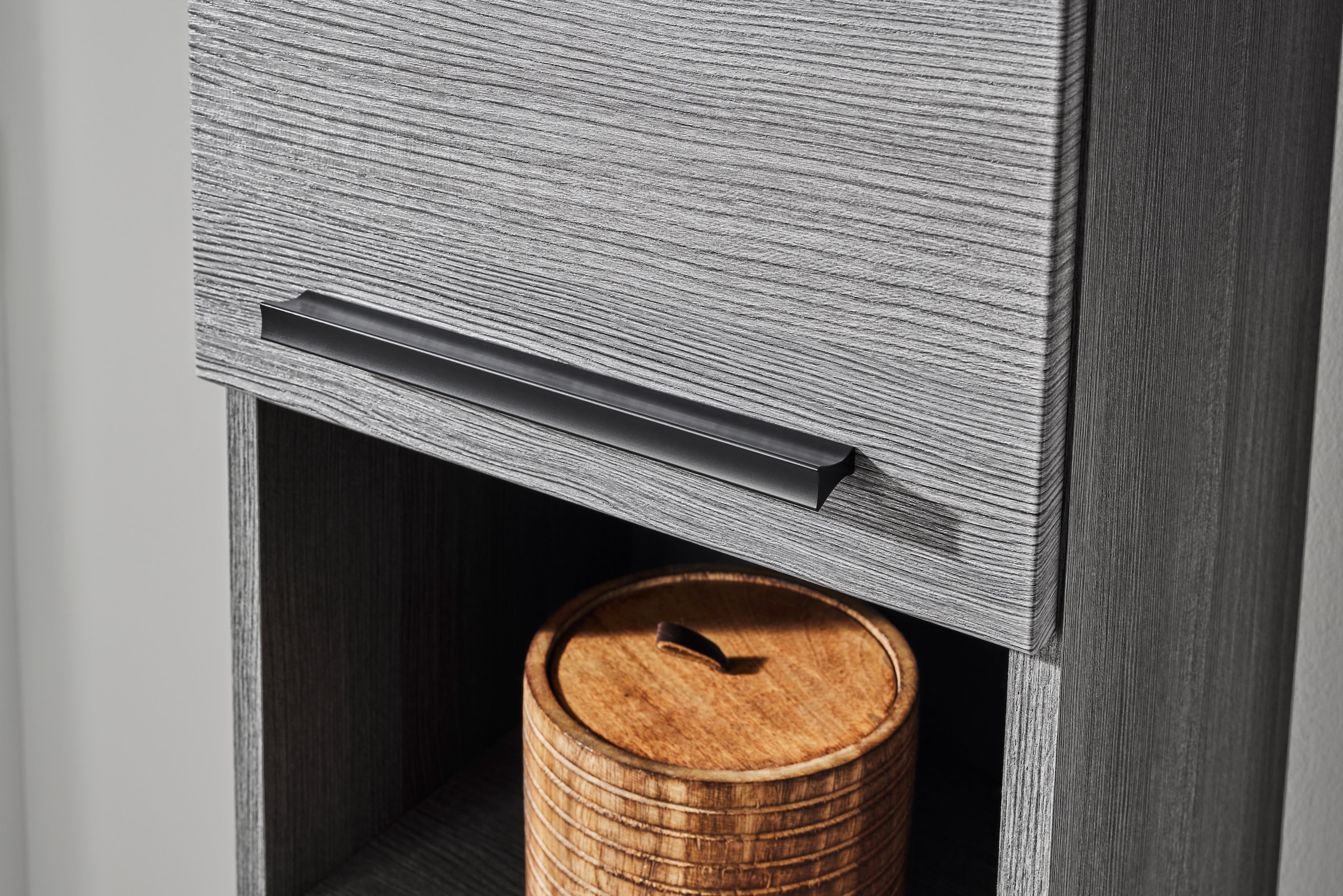 BASIC by Balculina Hochschrank »Silver,Badezimmerschrank BxHxT 34x190x30« 1 Stk. tlg. Breite 34cm, Tür L/R monierbar, FSC-Mix 70%