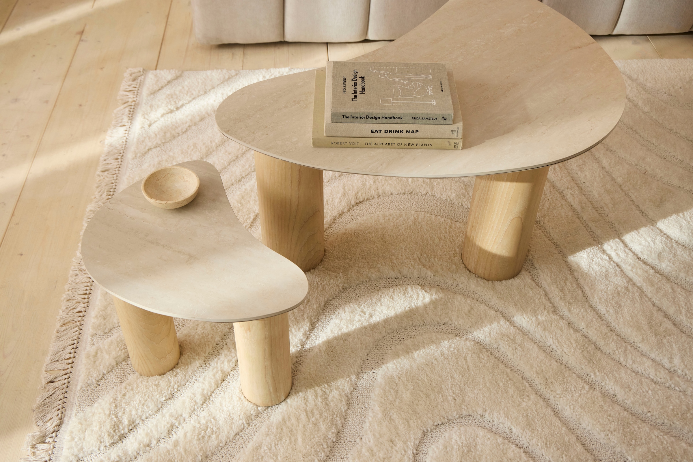 homsy by Ana Johnson Couchtisch »Laysy« Set, 2 Stk. tlg. mit einer Keramikplatte und massiven Eschenholzbeinen