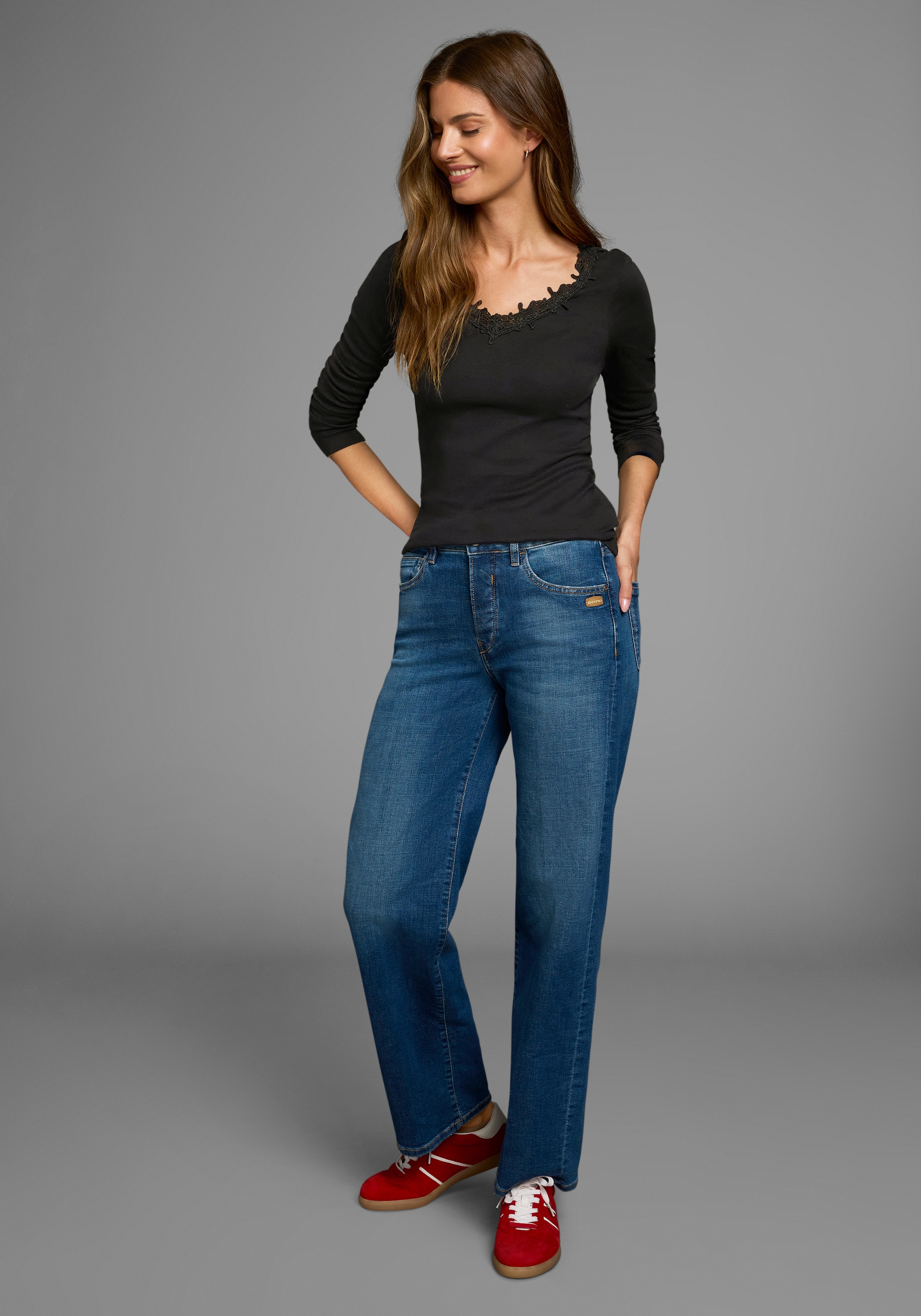 AJC Langarmshirt Langarm,  figurbetont,  mit zauberhafter Spitze