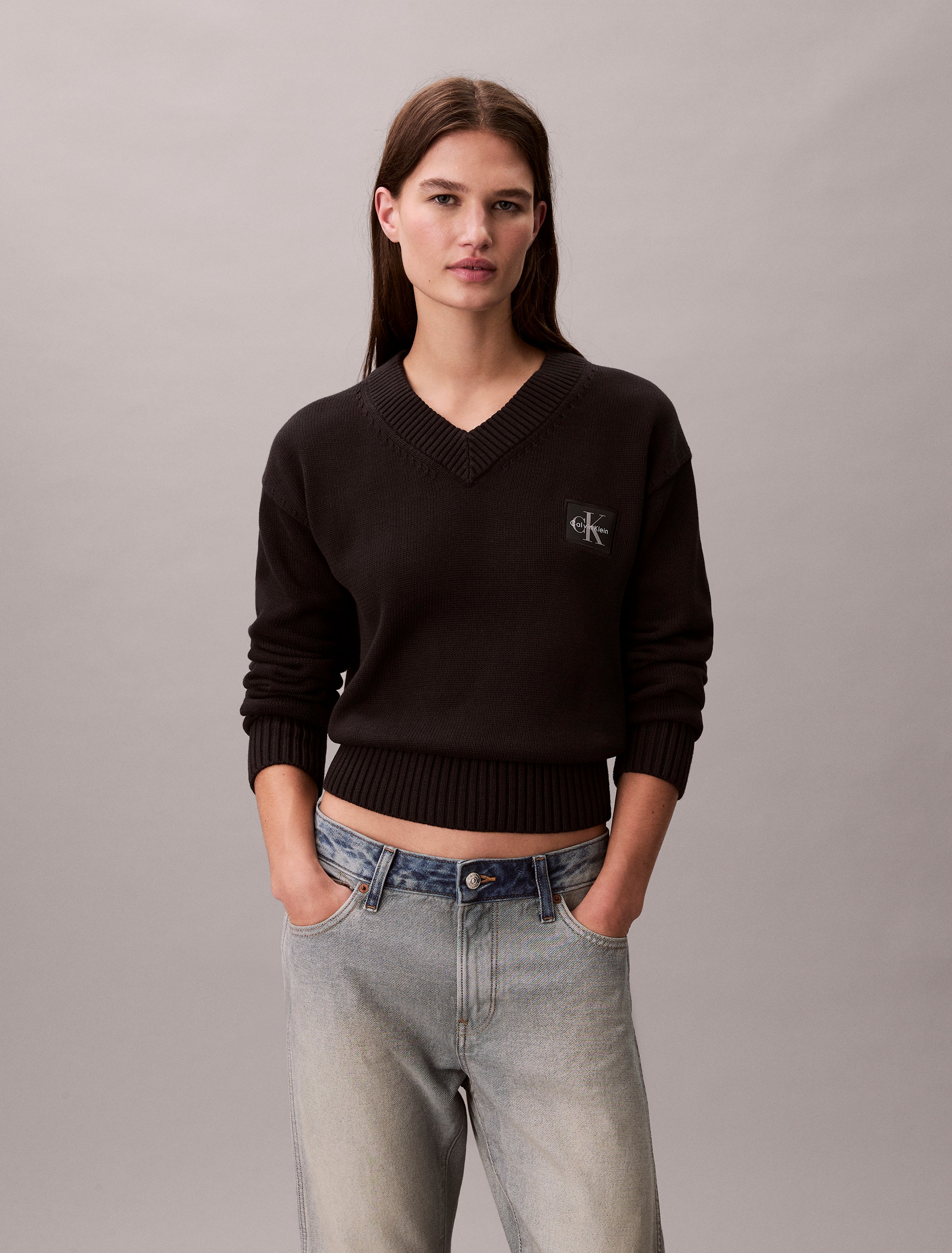 Calvin Klein Jeans V-Ausschnitt-Pullover Feinstrick, taillenlang