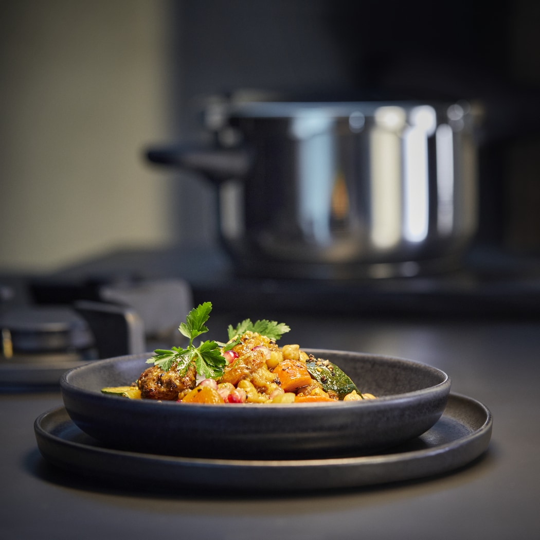 WMF Schnellkochtopf »Perfect One Pot, Dampfkochtopf 6,5l + 3l, großes Kochsignal, Induktion« 1 Druckkochtopf (V 6,5l, Ø 22cm), 1 Bratpfanne (V 3,0l, Ø 22cm),  Cromargan® Edelstahl Rostfrei 18/10