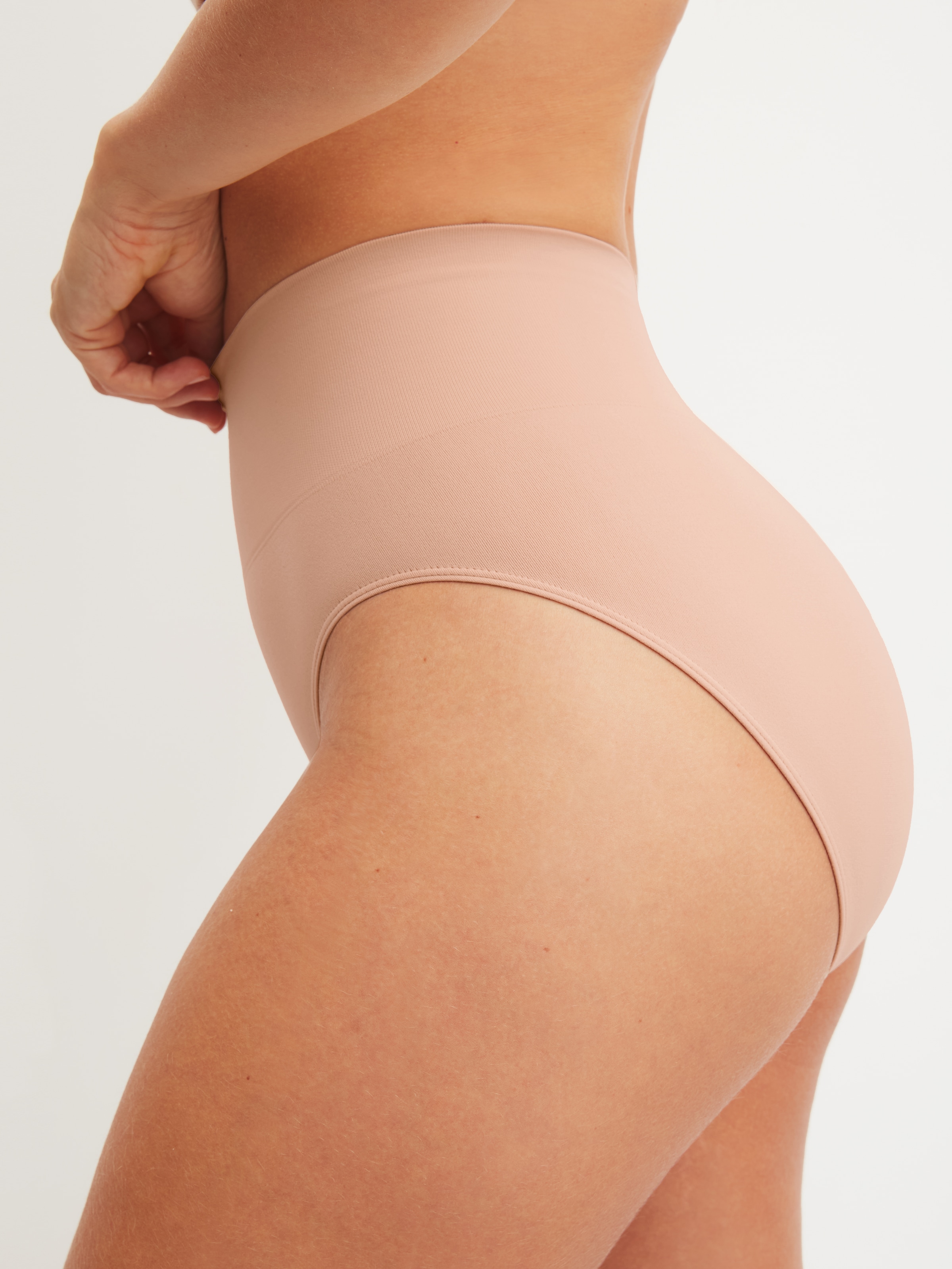 CALIDA Taillenslip »Seamless Shape« mit leichtem Shape-Effekt,