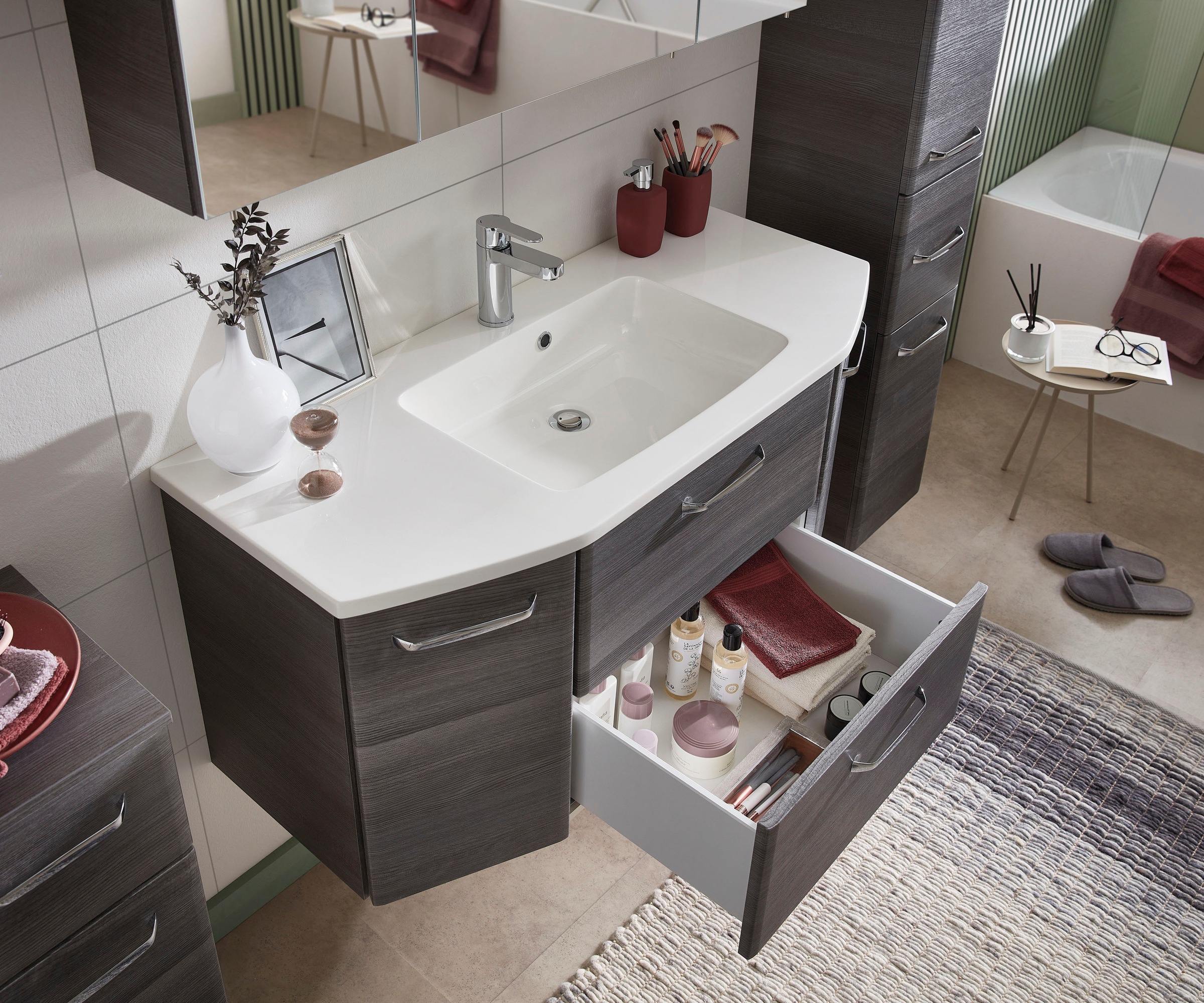 Saphir Badmöbel-Set »Quickset 4-teilig, Mineralmarmor-Waschtisch und LED-Spiegelschrank«, (5 St.), Unterschrank, Hängeschrank, inkl. Türdämpfer, 7 Türen, 1 Klappe