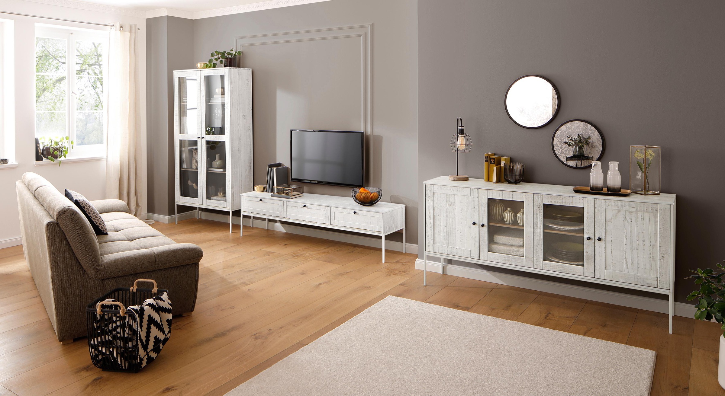 Home affaire Lowboard »Freya«, Kommode mit 3 Klappen, Metallgriffen, aus Massivholz, Breite 175 cm