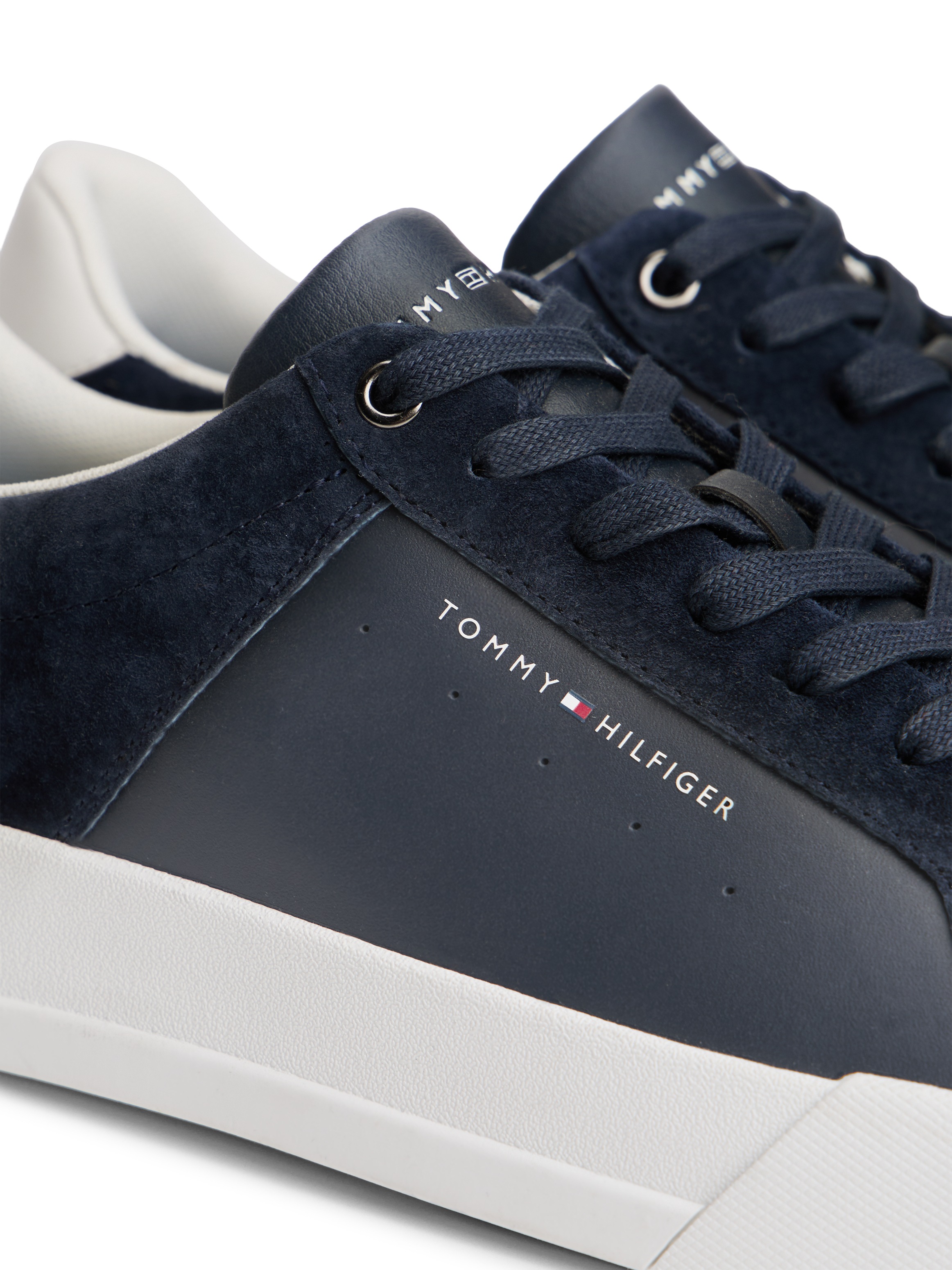 Tommy Hilfiger Sneaker »TH COURT MIX NUBUCK«  , Freizeitschuh, Halbschuh, Schnürer mit zwei Logoschriftzügen