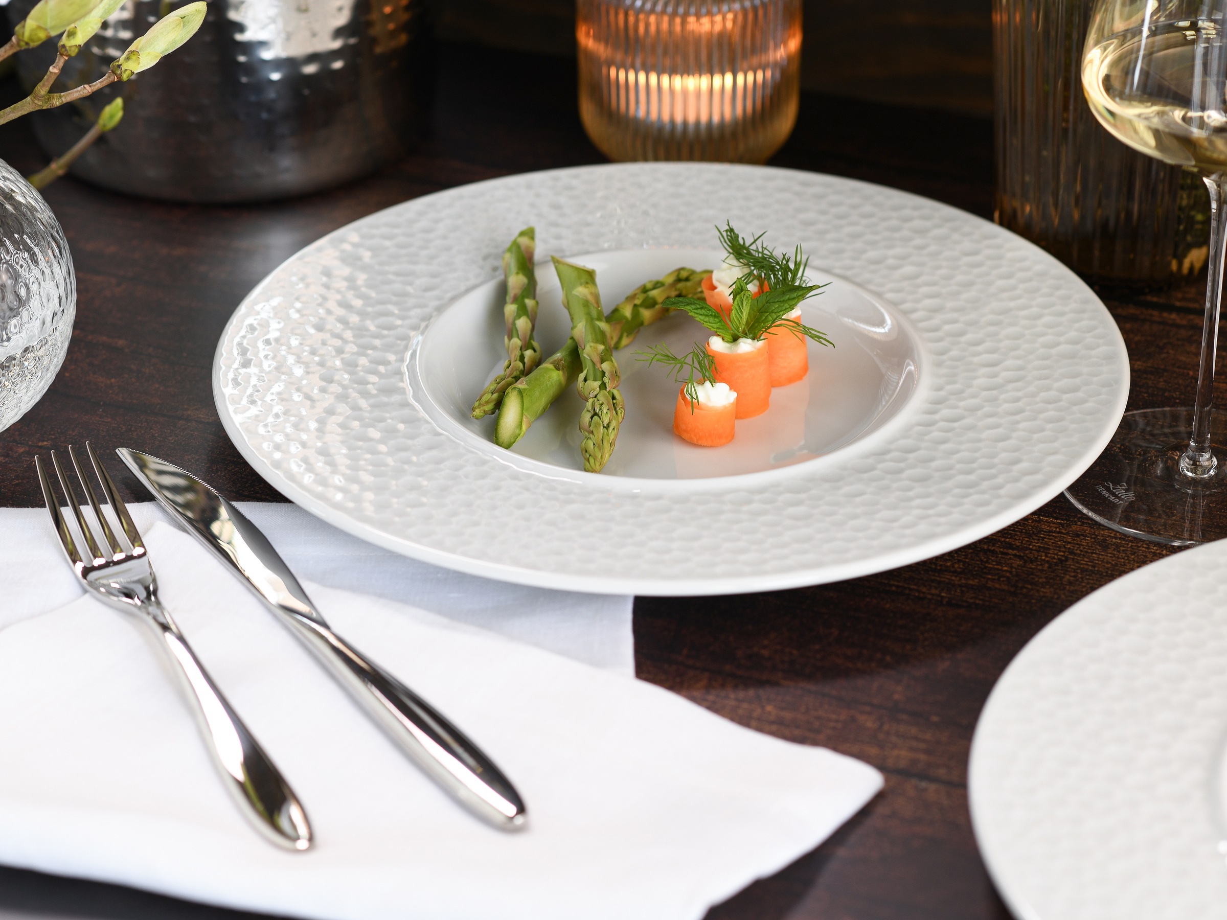 CreaTable Teller »Show Time Hammer weiß, Gourmetteller 4-tlg.« Moderne Formgebung, Fine Dining-Charakter, Relief Oberfläche