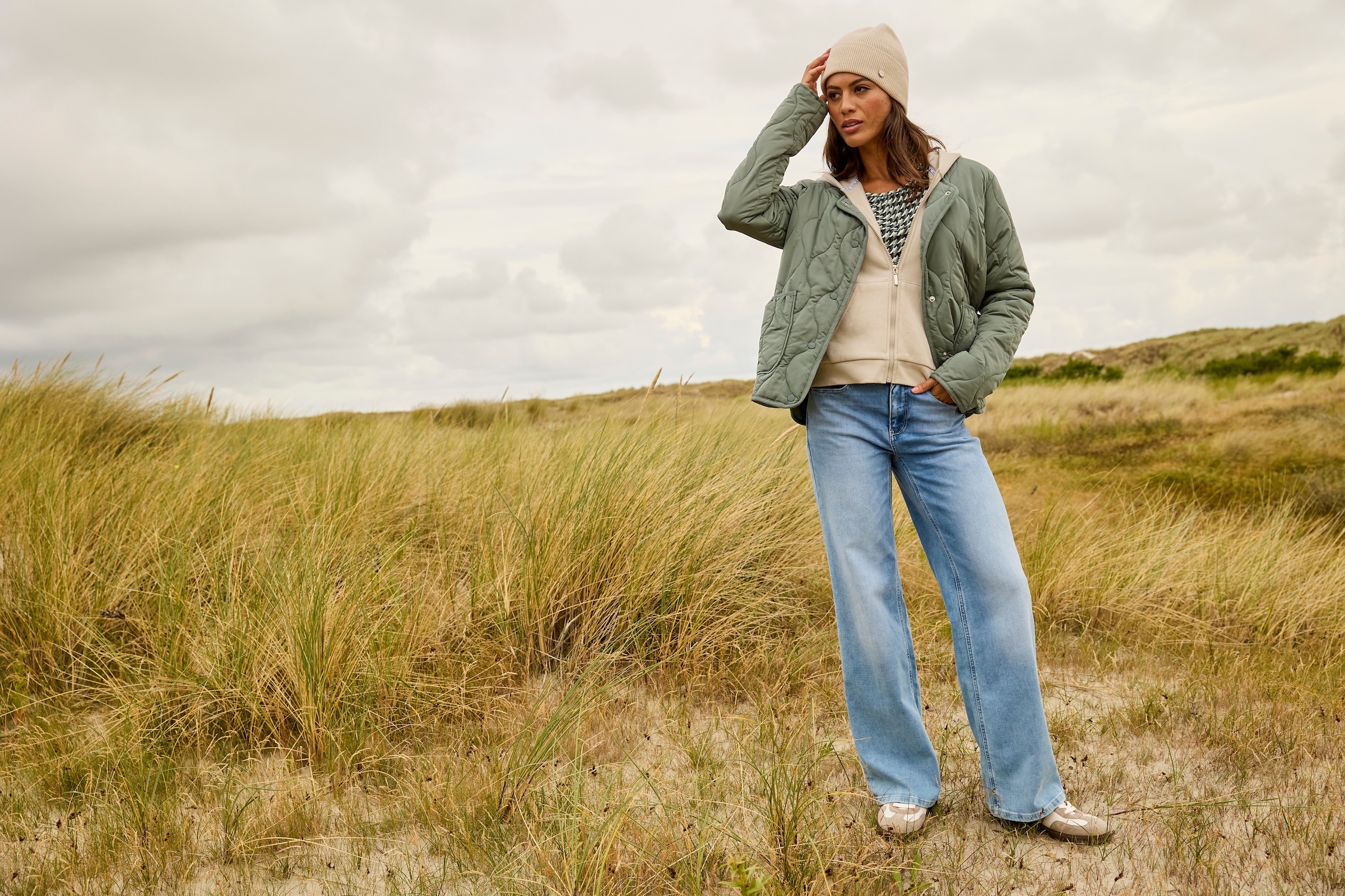 DELMAO Kapuzensweatjacke, mit Reißverschluss, Kapuze & Kängurutasche