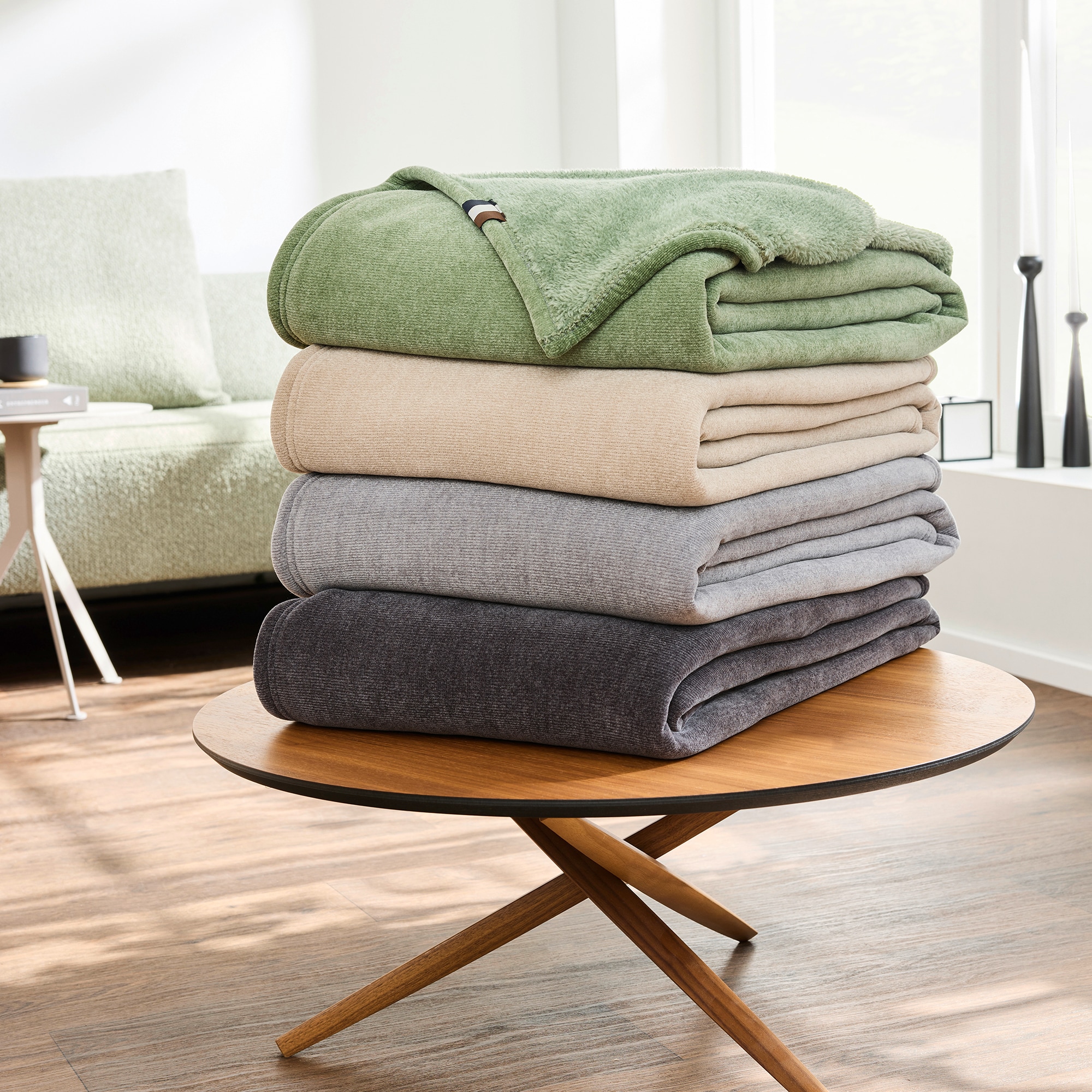 bugatti Wohndecke »bugatti Wohndecke Doppio Soft«, mit hochwertiger Haptik