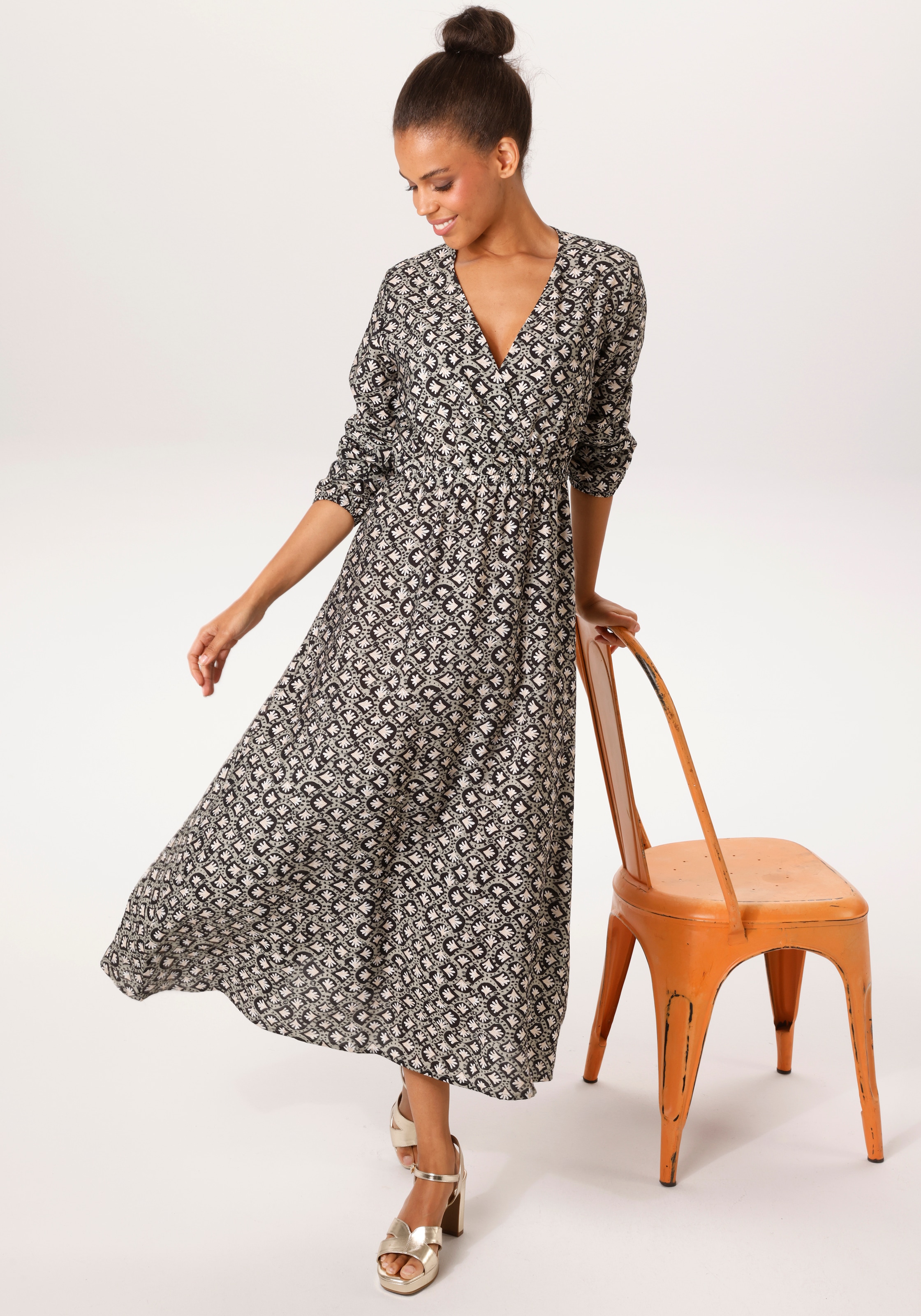 Aniston CASUAL Maxikleid mit fantasievollen, grafischen Druck