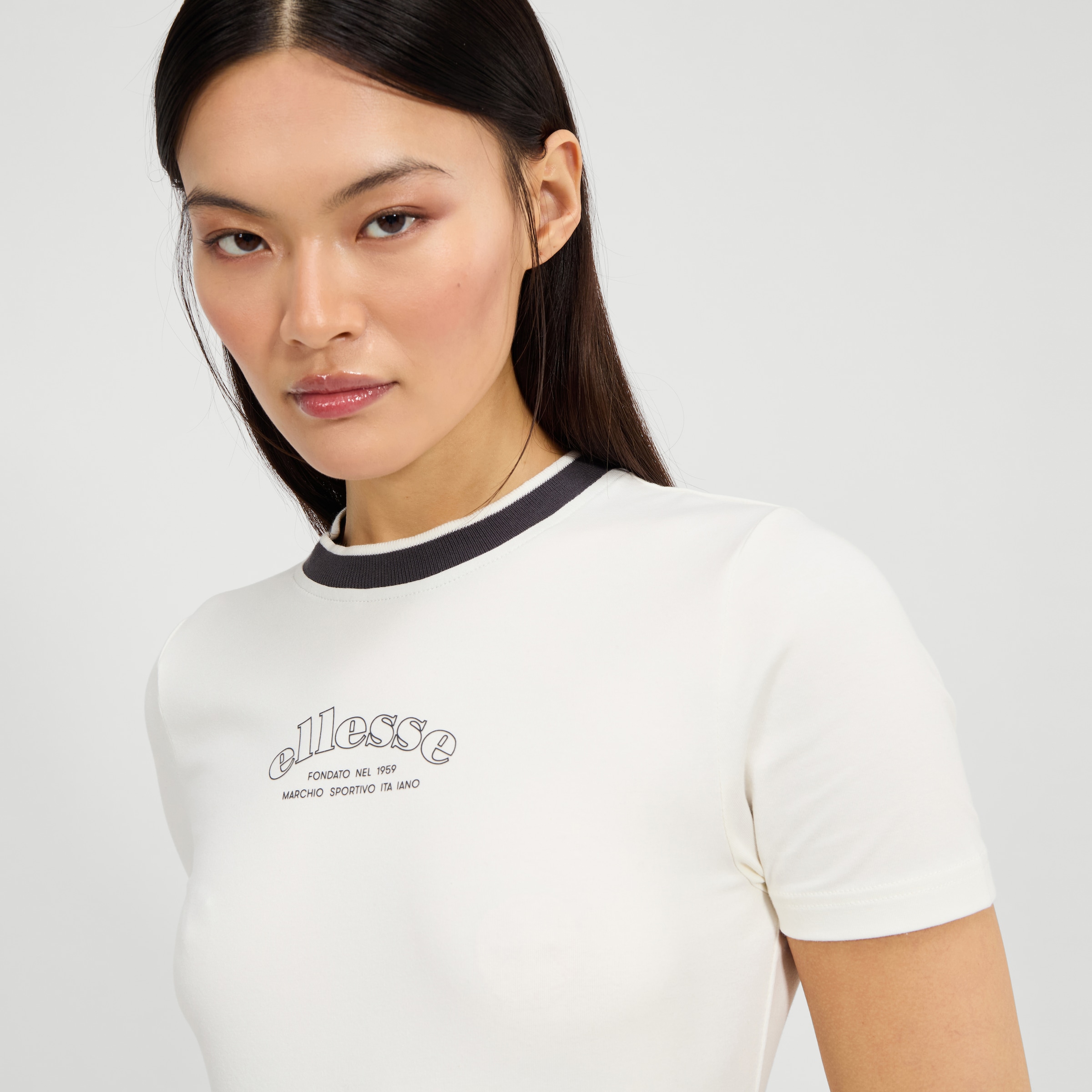 Ellesse T-Shirt »LAUTER TEE« mit Rundhalsausschnitt, Kurzarm, aus Baumwolle und Elasthan