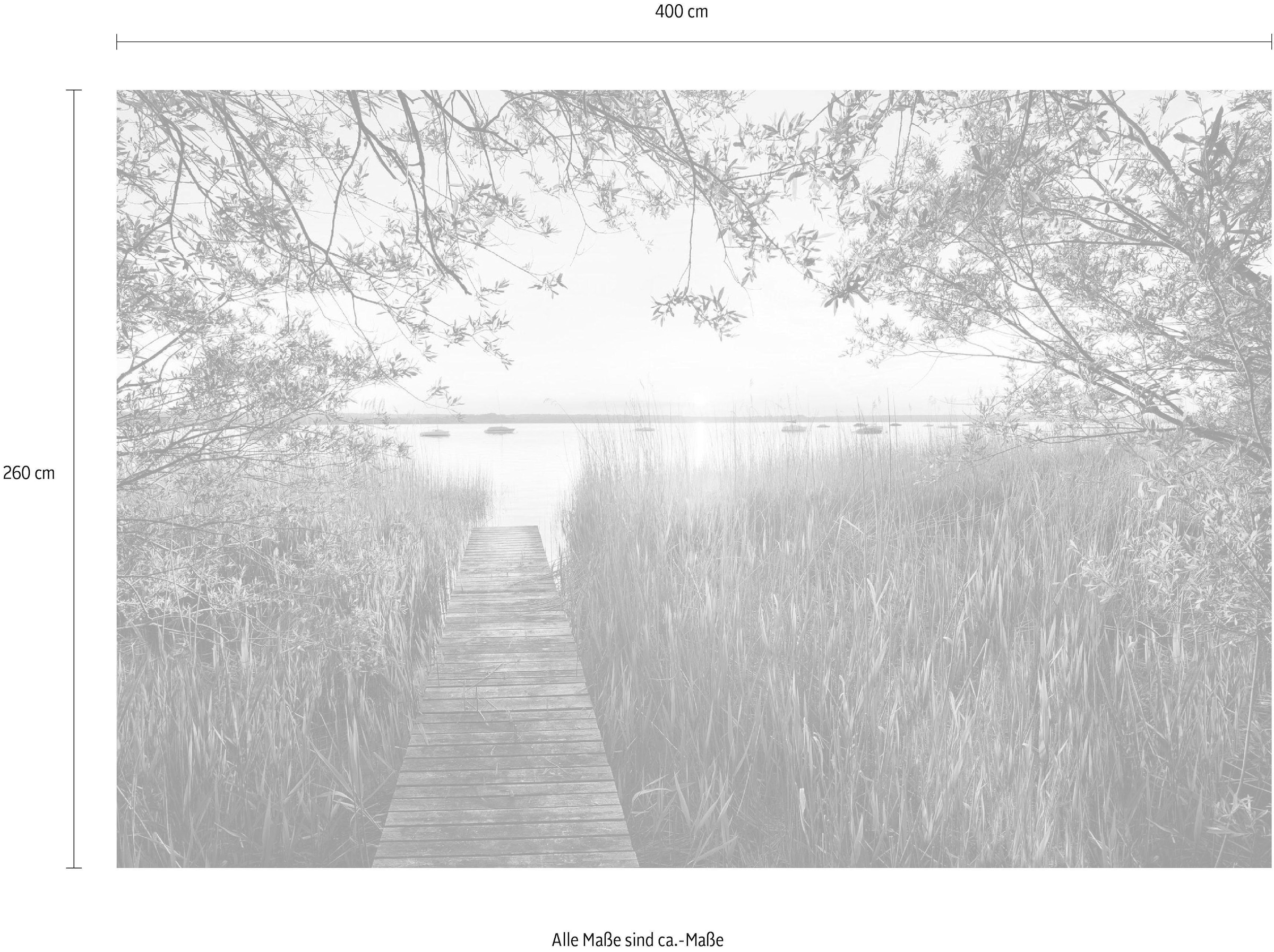 Komar Vliestapete »Digitaldruck Vlies - Lakeside - Größe 400 x 260 cm«, bedruckt, Wohnzimmer, Schlafzimmer