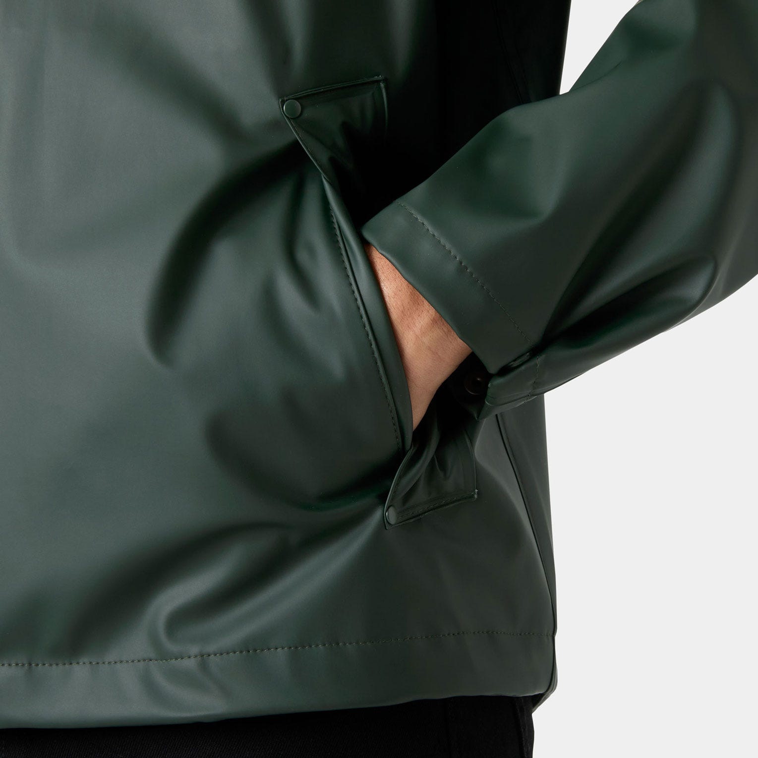 Helly Hansen Regenjacke »MOSS JACKET« mit Kapuze sportlich, mit wasserdichter Helox+®-Gewebetechnologie, winddicht