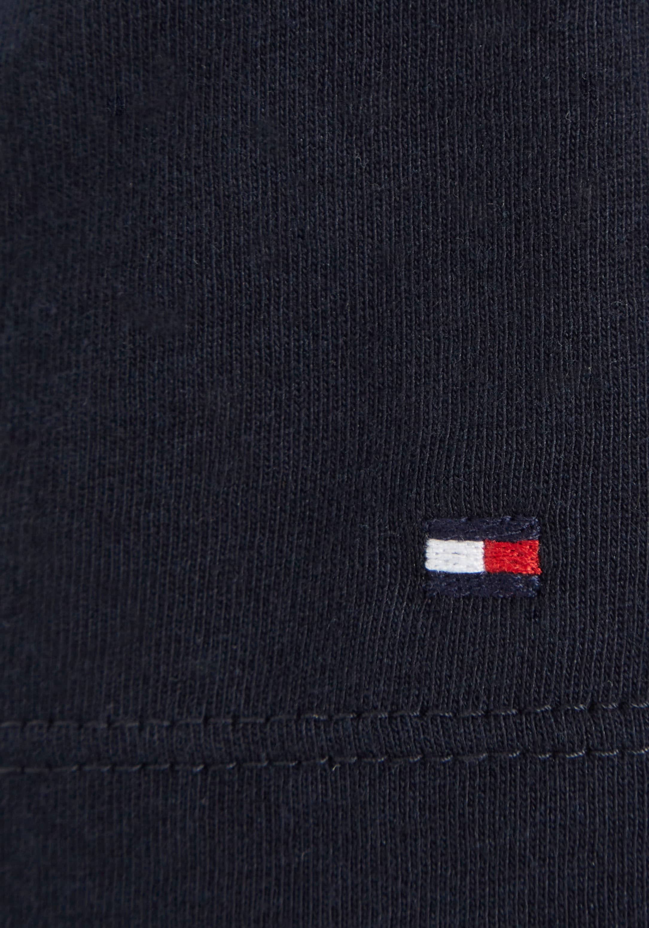 modischem Tommy Hilfiger »MONOTYPE Logoschriftzug bestellen Brust mit online Hilfiger- TEE auf der T-Shirt S/S«,