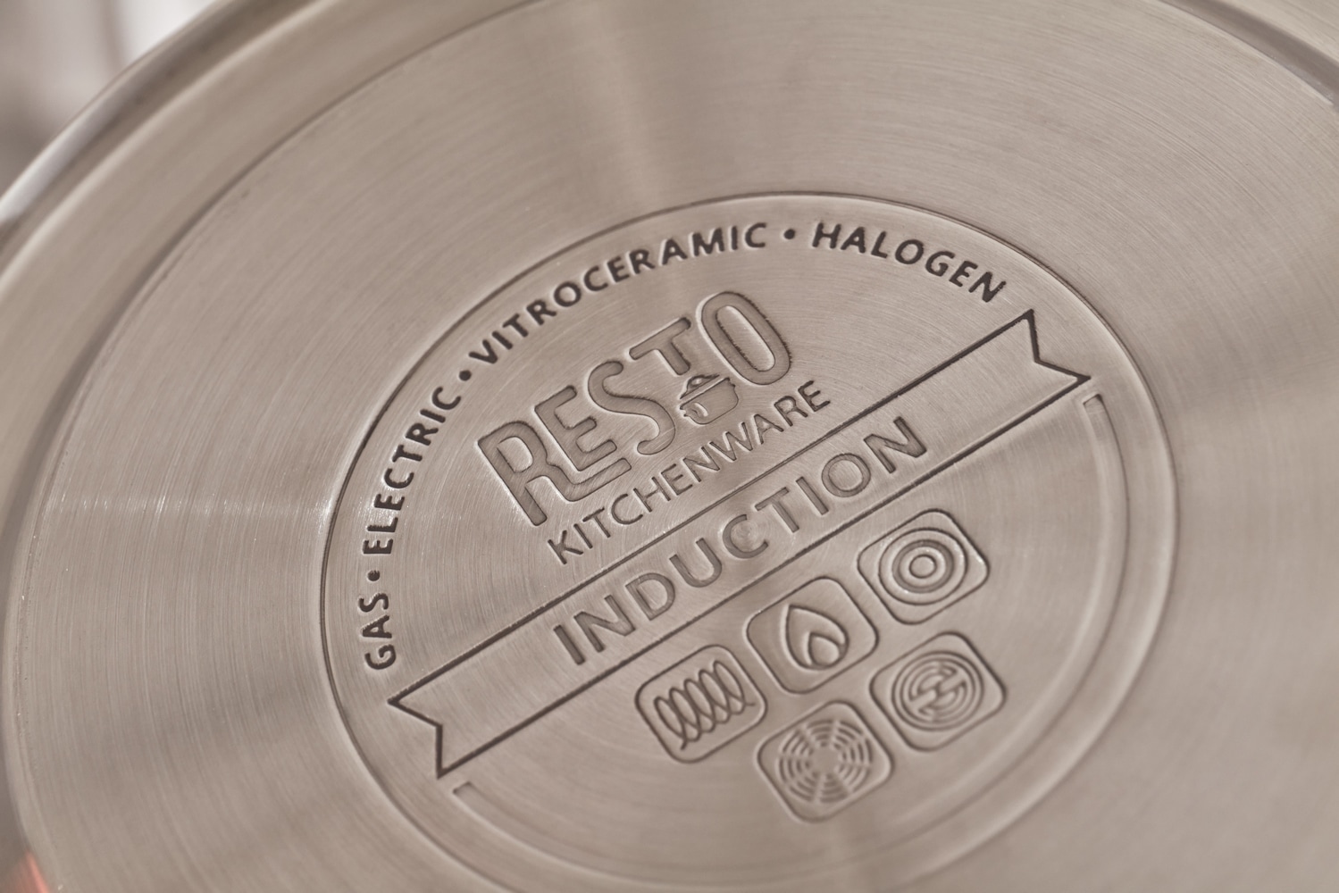 RESTO Kitchenware Wasserkessel »Almaaz, im Geschenkkarton«, Edelstahl 18/10, (2 tlg.), Flötenkessel, geeignet für alle Herdarten, auch Induktion