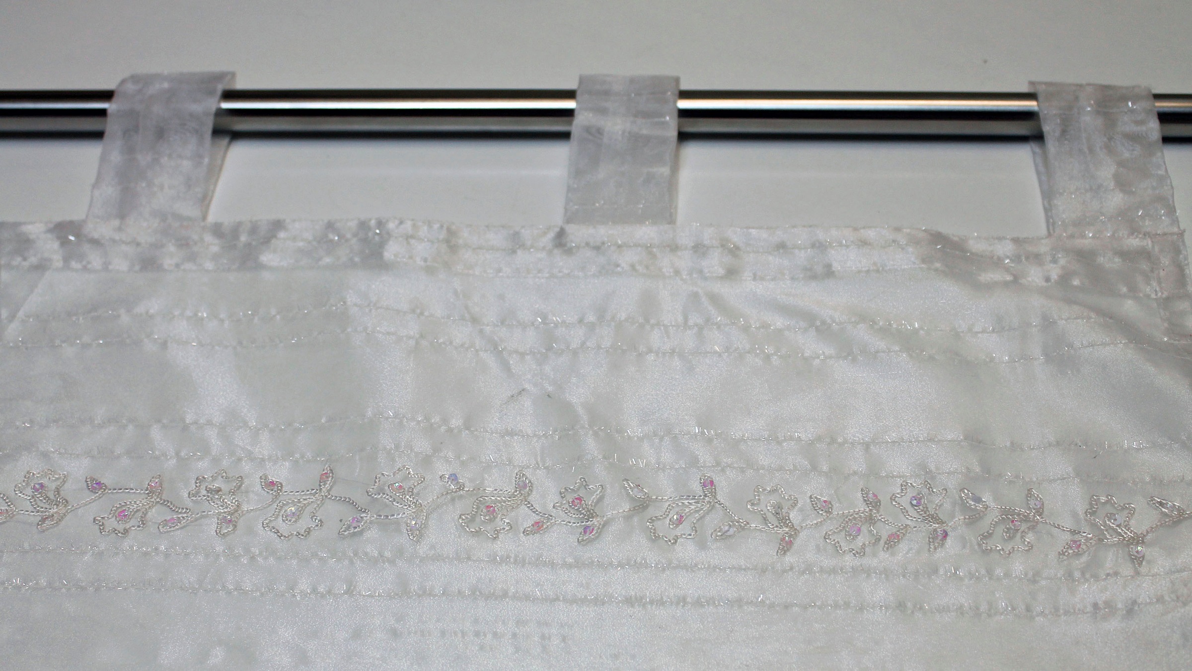 HOSSNER - ART OF HOME DECO Gardine »Hallwylersee«, (1 St.), Schlaufenschal im besonderen Design