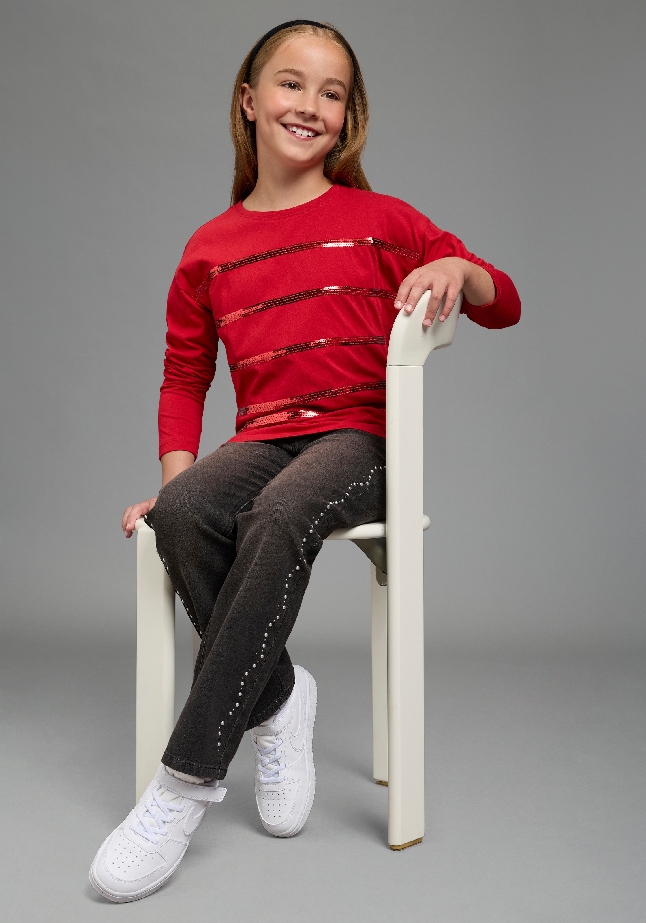 Bruno Banani Langarmshirt »Shirt mit Paillettendetails für Mädchen« Für TEENS, Langarmshirt mit Pailletten