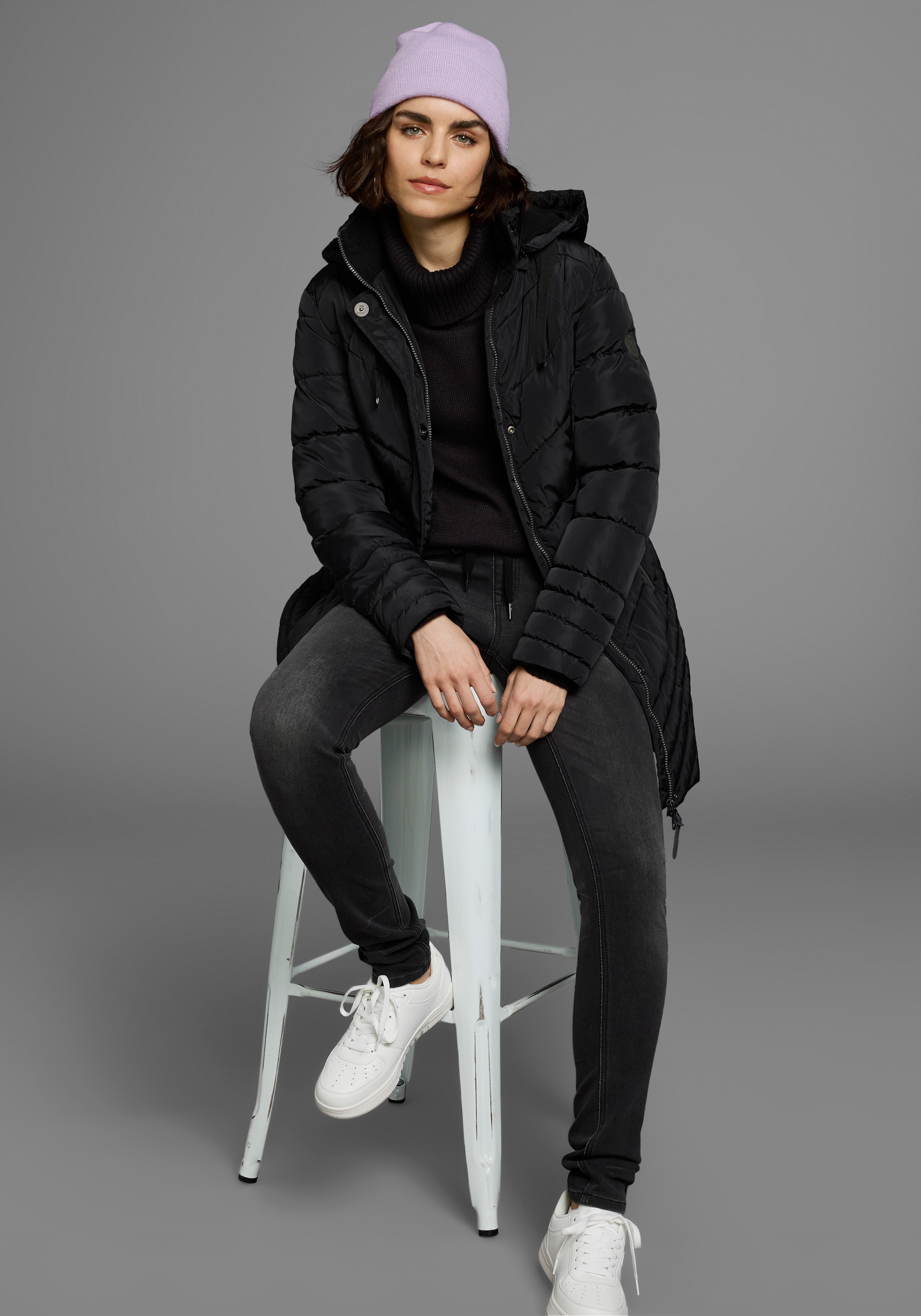 KangaROOS Steppjacke, mit Kapuze, für den Übergang, aus leichtem Webmaterial, figurbetonter Schnitt