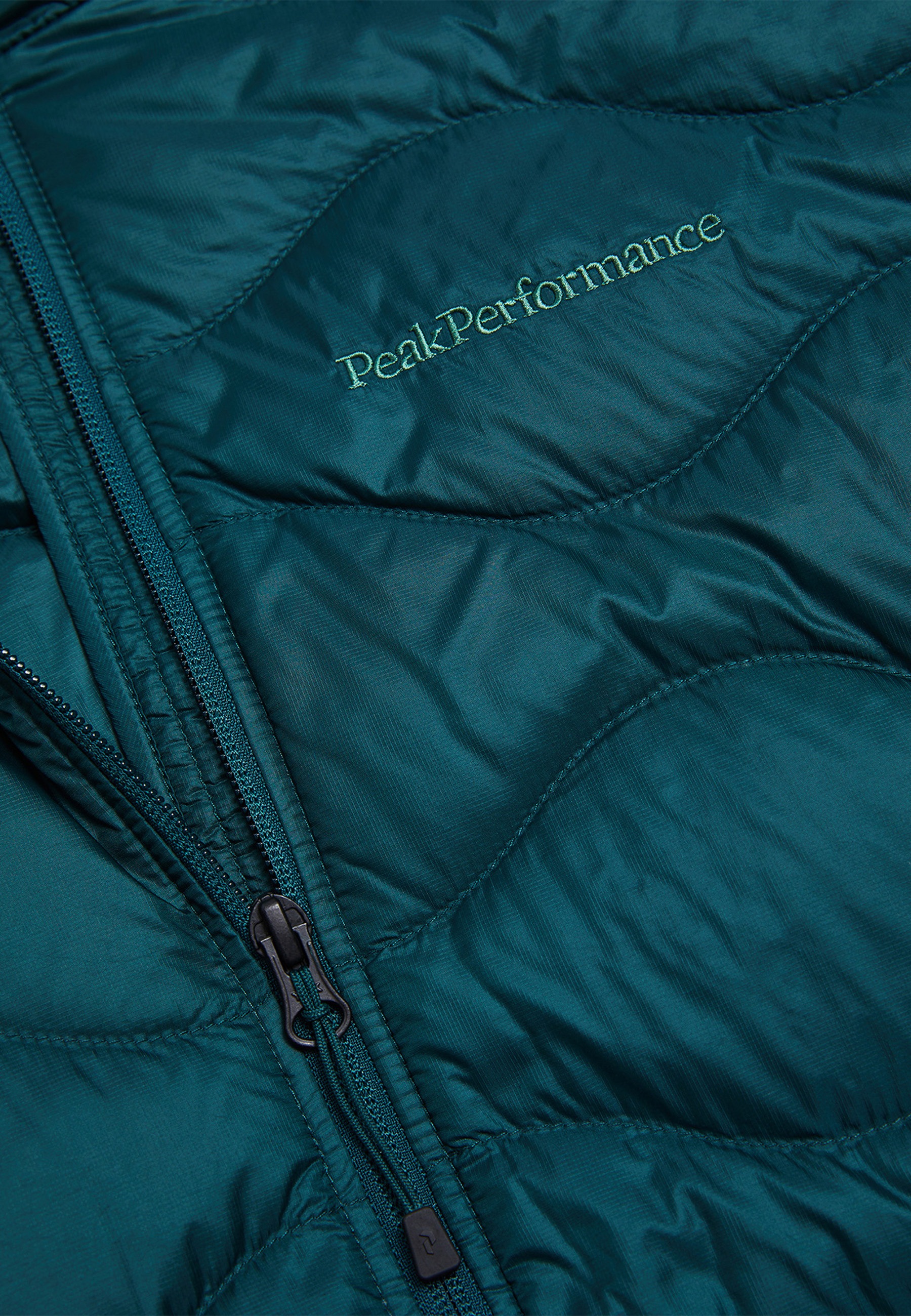 Peak Performance Daunenjacke »M Helium Down Jacket« mit sportivem Design